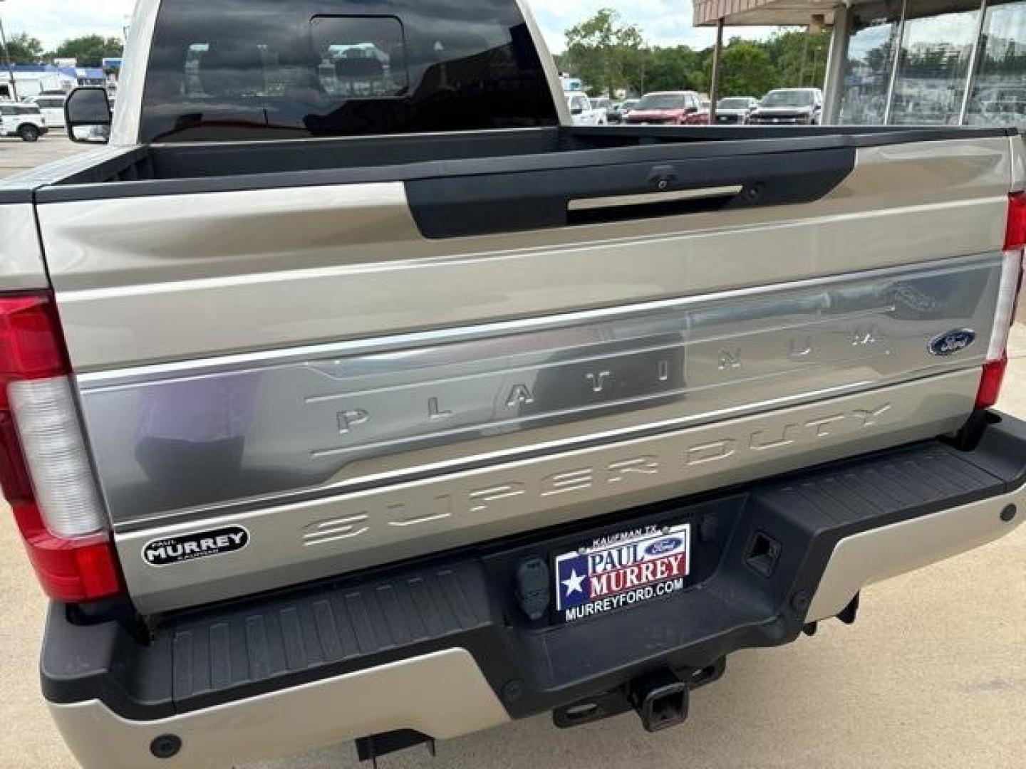 2018 White Gold Metallic /Black Ford F-350SD (1FT8W3BT5JE) with an Power Stroke 6.7L V8 DI 32V OHV Turbodiesel engine, Automatic transmission, located at 1105 E Mulberry, Kaufman, TX, 75142, (972) 962-2151, 32.589550, -96.300926 - White Gold 2018 Ford F-350SD 4D Crew Cab 4WD TorqShift 6-Speed Automatic Power Stroke 6.7L V8 DI 32V OHV Turbodiesel 4WD. Priced below KBB Fair Purchase Price!<br><br><br>Odometer is 13359 miles below market average!<br><br>Awards:<br> * 2018 KBB.com Brand Image Awards * 2018 KBB.com 10 Most Awar - Photo#4