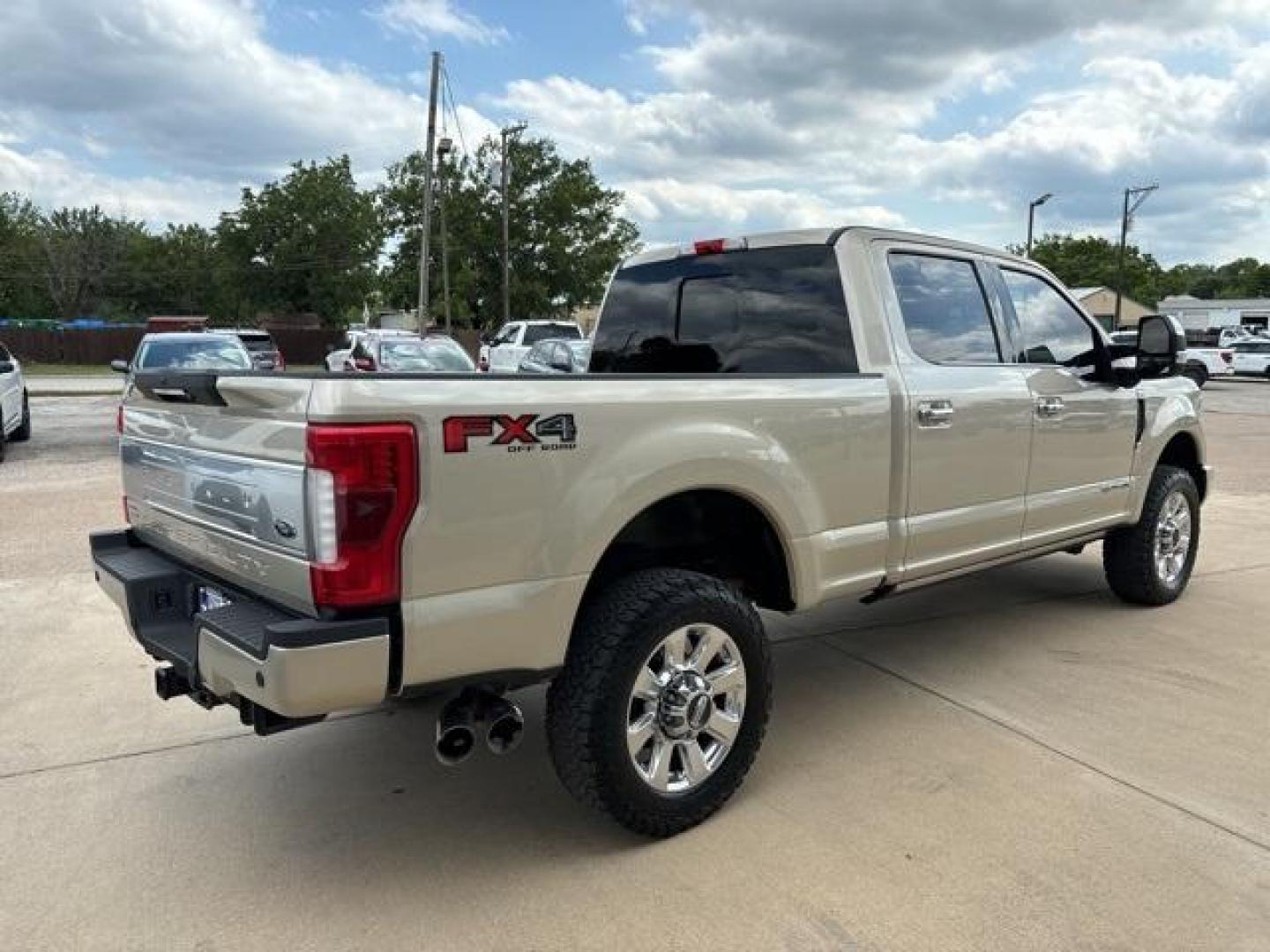 2018 White Gold Metallic /Black Ford F-350SD (1FT8W3BT5JE) with an Power Stroke 6.7L V8 DI 32V OHV Turbodiesel engine, Automatic transmission, located at 1105 E Mulberry, Kaufman, TX, 75142, (972) 962-2151, 32.589550, -96.300926 - White Gold 2018 Ford F-350SD 4D Crew Cab 4WD TorqShift 6-Speed Automatic Power Stroke 6.7L V8 DI 32V OHV Turbodiesel 4WD. Priced below KBB Fair Purchase Price!<br><br><br>Odometer is 13359 miles below market average!<br><br>Awards:<br> * 2018 KBB.com Brand Image Awards * 2018 KBB.com 10 Most Awar - Photo#5