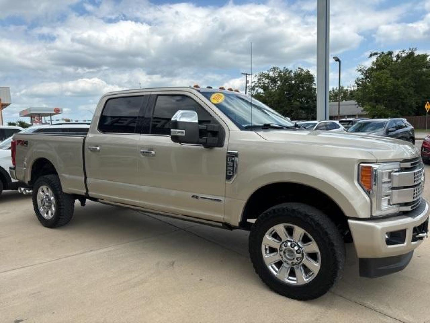 2018 White Gold Metallic /Black Ford F-350SD (1FT8W3BT5JE) with an Power Stroke 6.7L V8 DI 32V OHV Turbodiesel engine, Automatic transmission, located at 1105 E Mulberry, Kaufman, TX, 75142, (972) 962-2151, 32.589550, -96.300926 - White Gold 2018 Ford F-350SD 4D Crew Cab 4WD TorqShift 6-Speed Automatic Power Stroke 6.7L V8 DI 32V OHV Turbodiesel 4WD. Priced below KBB Fair Purchase Price!<br><br><br>Odometer is 13359 miles below market average!<br><br>Awards:<br> * 2018 KBB.com Brand Image Awards * 2018 KBB.com 10 Most Awar - Photo#6