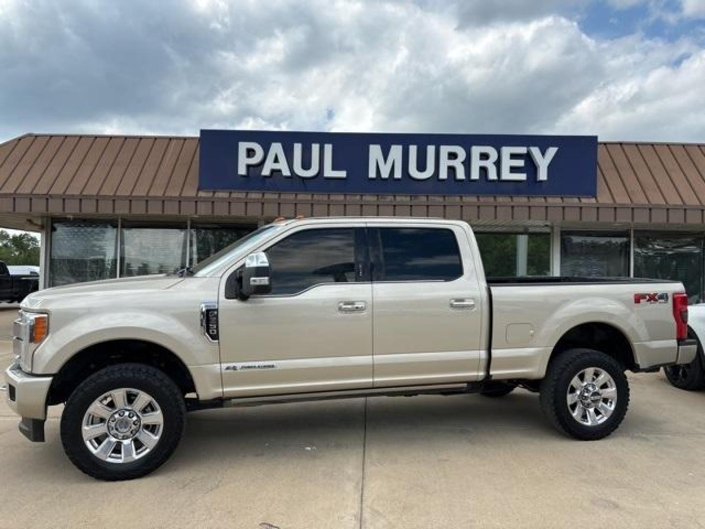 2018 White Gold Metallic /Black Ford F-350SD (1FT8W3BT5JE) with an Power Stroke 6.7L V8 DI 32V OHV Turbodiesel engine, Automatic transmission, located at 1105 E Mulberry, Kaufman, TX, 75142, (972) 962-2151, 32.589550, -96.300926 - White Gold 2018 Ford F-350SD 4D Crew Cab 4WD TorqShift 6-Speed Automatic Power Stroke 6.7L V8 DI 32V OHV Turbodiesel 4WD. Priced below KBB Fair Purchase Price!<br><br><br>Odometer is 13359 miles below market average!<br><br>Awards:<br> * 2018 KBB.com Brand Image Awards * 2018 KBB.com 10 Most Awar - Photo#0