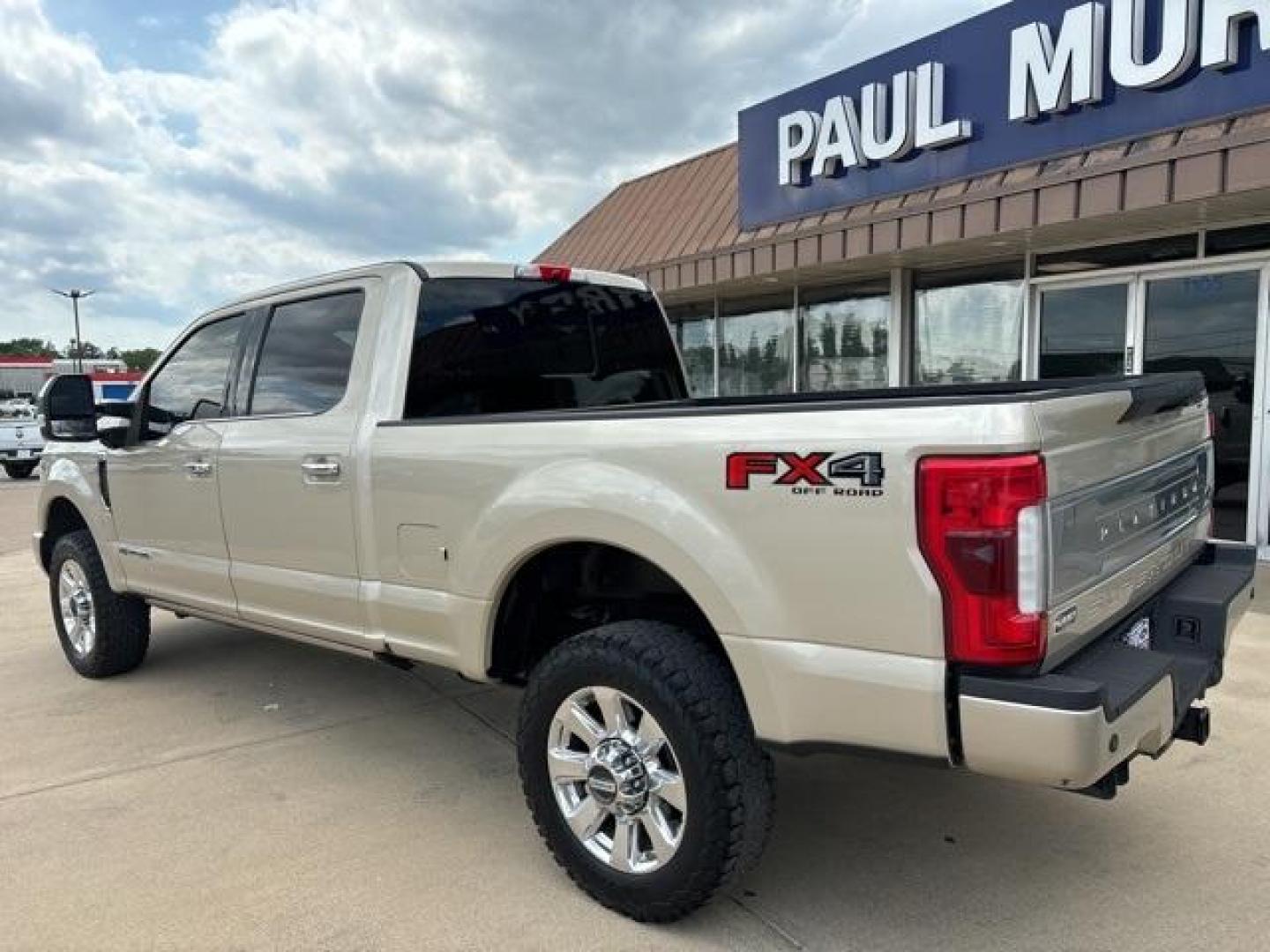 2018 White Gold Metallic /Black Ford F-350SD (1FT8W3BT5JE) with an Power Stroke 6.7L V8 DI 32V OHV Turbodiesel engine, Automatic transmission, located at 1105 E Mulberry, Kaufman, TX, 75142, (972) 962-2151, 32.589550, -96.300926 - White Gold 2018 Ford F-350SD 4D Crew Cab 4WD TorqShift 6-Speed Automatic Power Stroke 6.7L V8 DI 32V OHV Turbodiesel 4WD. Priced below KBB Fair Purchase Price!<br><br><br>Odometer is 13359 miles below market average!<br><br>Awards:<br> * 2018 KBB.com Brand Image Awards * 2018 KBB.com 10 Most Awar - Photo#3