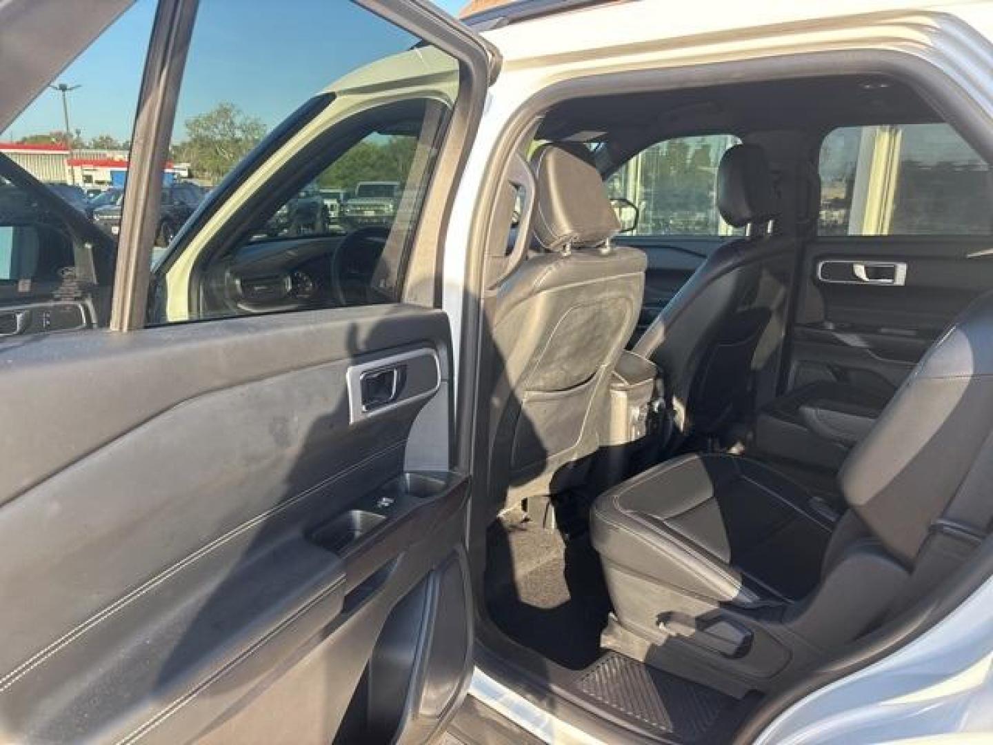 2020 White /Ebony With Light Slate Uppers Ford Explorer XLT (1FMSK7DH8LG) with an 2.3L EcoBoost I-4 engine, Automatic transmission, located at 1105 E Mulberry, Kaufman, TX, 75142, (972) 962-2151, 32.589550, -96.300926 - White 2020 Ford Explorer 4D Sport Utility XLT RWD 10-Speed Automatic 2.3L EcoBoost I-4<br><br><br>21/28 City/Highway MPG<br><br>Awards:<br> * 2020 KBB.com 10 Favorite New-for-2020 Cars * 2020 KBB.com 10 Best SUVs Worth Waiting For<br>Please call Paul Murrey Ford Inc. In Kaufman Texas A Family Dea - Photo#12