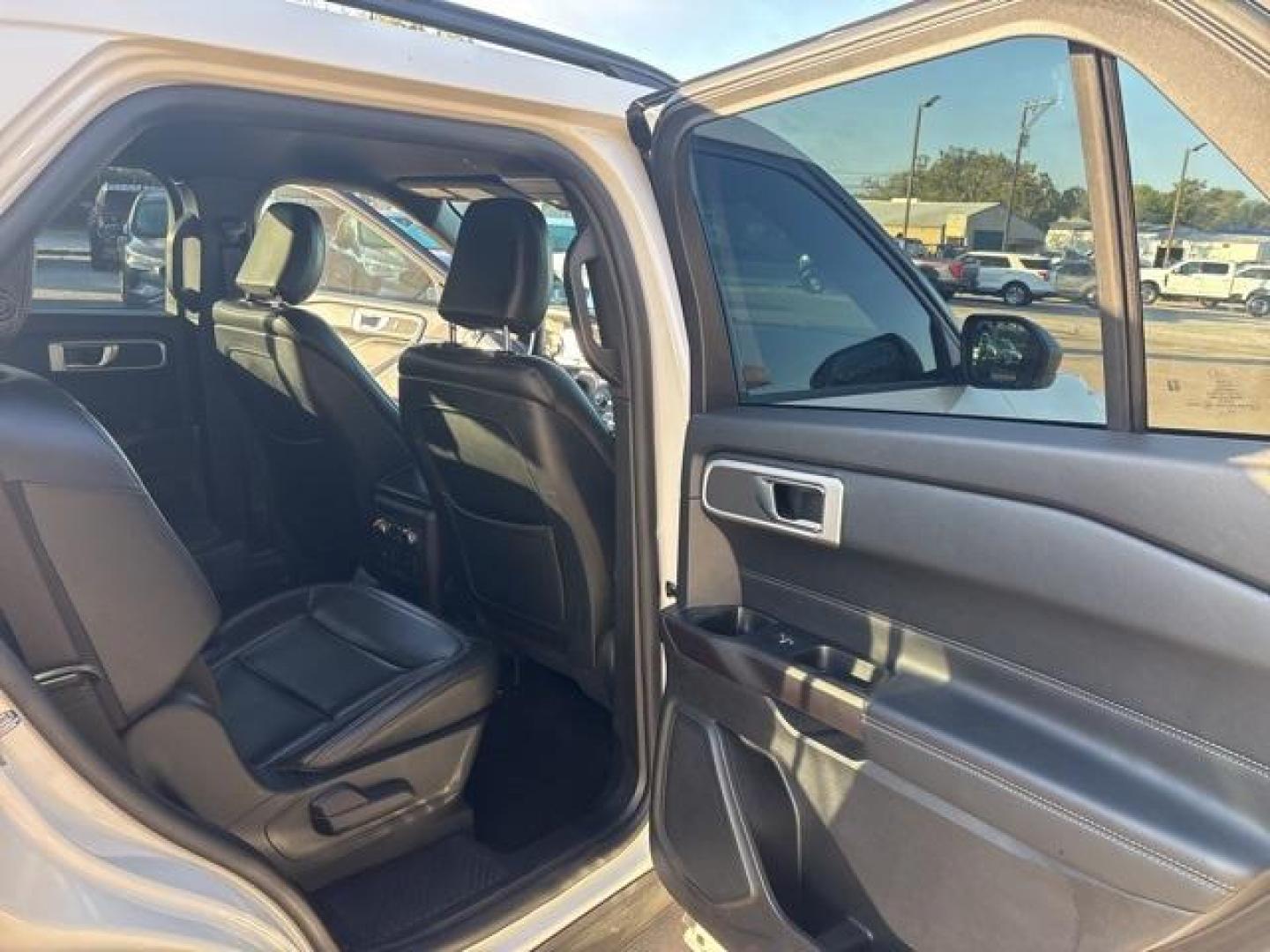 2020 White /Ebony With Light Slate Uppers Ford Explorer XLT (1FMSK7DH8LG) with an 2.3L EcoBoost I-4 engine, Automatic transmission, located at 1105 E Mulberry, Kaufman, TX, 75142, (972) 962-2151, 32.589550, -96.300926 - White 2020 Ford Explorer 4D Sport Utility XLT RWD 10-Speed Automatic 2.3L EcoBoost I-4<br><br><br>21/28 City/Highway MPG<br><br>Awards:<br> * 2020 KBB.com 10 Favorite New-for-2020 Cars * 2020 KBB.com 10 Best SUVs Worth Waiting For<br>Please call Paul Murrey Ford Inc. In Kaufman Texas A Family Dea - Photo#19