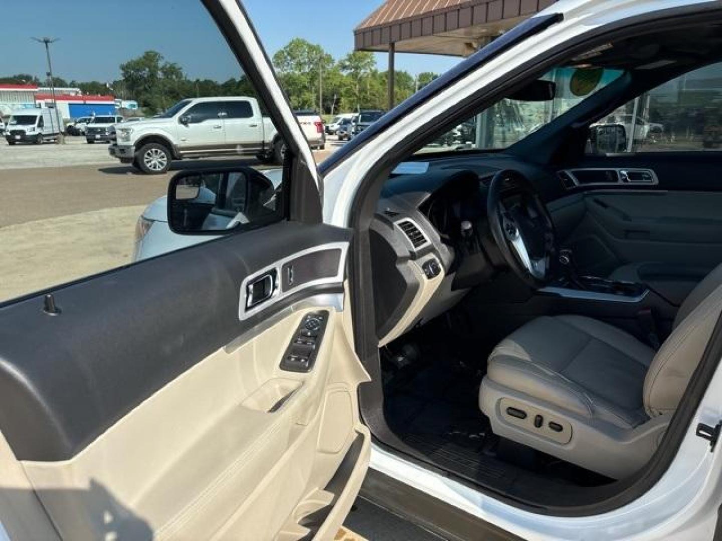 2015 White Ford Explorer XLT (1FM5K7D87FG) with an V6 engine, Automatic transmission, located at 1105 E Mulberry, Kaufman, TX, 75142, (972) 962-2151, 32.589550, -96.300926 - White 2015 Ford Explorer 4D Sport Utility XLT FWD 6-Speed Automatic with Select-Shift V6<br><br><br>Odometer is 2622 miles below market average!<br><br>Awards:<br> * 2015 KBB.com 5-Year Cost to Own Awards * 2015 KBB.com Best Buy Awards Finalist * 2015 KBB.com Brand Image Awards<br>Please call P - Photo#9