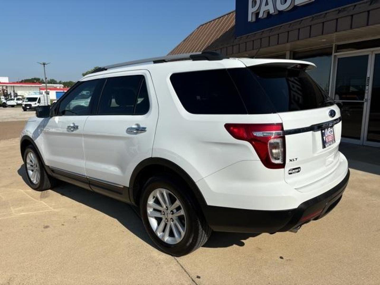 2015 White Ford Explorer XLT (1FM5K7D87FG) with an V6 engine, Automatic transmission, located at 1105 E Mulberry, Kaufman, TX, 75142, (972) 962-2151, 32.589550, -96.300926 - White 2015 Ford Explorer 4D Sport Utility XLT FWD 6-Speed Automatic with Select-Shift V6<br><br><br>Odometer is 2622 miles below market average!<br><br>Awards:<br> * 2015 KBB.com 5-Year Cost to Own Awards * 2015 KBB.com Best Buy Awards Finalist * 2015 KBB.com Brand Image Awards<br>Please call P - Photo#3