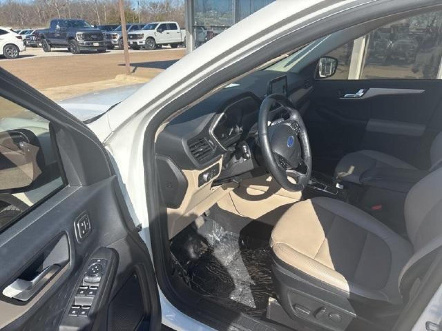 2020 White /Sandstone Ford Escape SEL (1FMCU0H61LU) with an 1.5L EcoBoost engine, Automatic transmission, located at 1105 E Mulberry, Kaufman, TX, 75142, (972) 962-2151, 32.589550, -96.300926 - White 2020 Ford Escape 4D Sport Utility SEL FWD 8-Speed Automatic 1.5L EcoBoost<br><br><br>Odometer is 13324 miles below market average! 27/33 City/Highway MPG<br><br>Awards:<br> * JD Power Automotive Performance, Execution and Layout (APEAL) Study<br>Please call Paul Murrey Ford Inc. In Kaufman Te - Photo#8