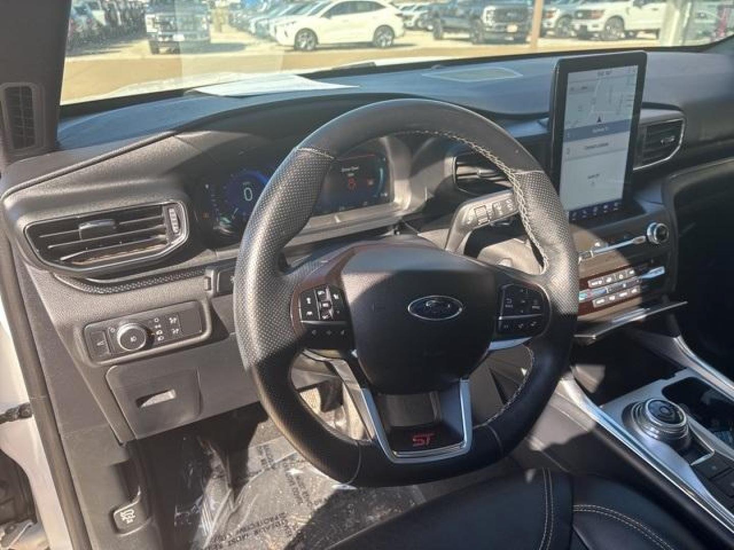 2020 White /Ebony Ford Explorer ST (1FM5K8GC5LG) with an 3.0L EcoBoost V6 engine, Automatic transmission, located at 1105 E Mulberry, Kaufman, TX, 75142, (972) 962-2151, 32.589550, -96.300926 - White 2020 Ford Explorer 4D Sport Utility ST 4WD 10-Speed Automatic 3.0L EcoBoost V6 4WD.<br><br><br>Awards:<br> * 2020 KBB.com 10 Favorite New-for-2020 Cars * 2020 KBB.com 10 Best SUVs Worth Waiting For<br>Please call Paul Murrey Ford Inc. In Kaufman Texas A Family Dealership Since 1952 Serving - Photo#8