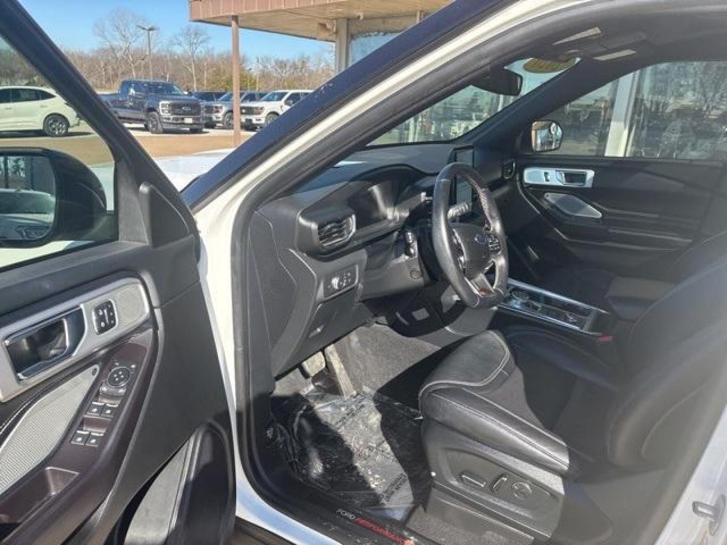 2020 White /Ebony Ford Explorer ST (1FM5K8GC5LG) with an 3.0L EcoBoost V6 engine, Automatic transmission, located at 1105 E Mulberry, Kaufman, TX, 75142, (972) 962-2151, 32.589550, -96.300926 - White 2020 Ford Explorer 4D Sport Utility ST 4WD 10-Speed Automatic 3.0L EcoBoost V6 4WD.<br><br><br>Awards:<br> * 2020 KBB.com 10 Favorite New-for-2020 Cars * 2020 KBB.com 10 Best SUVs Worth Waiting For<br>Please call Paul Murrey Ford Inc. In Kaufman Texas A Family Dealership Since 1952 Serving - Photo#4