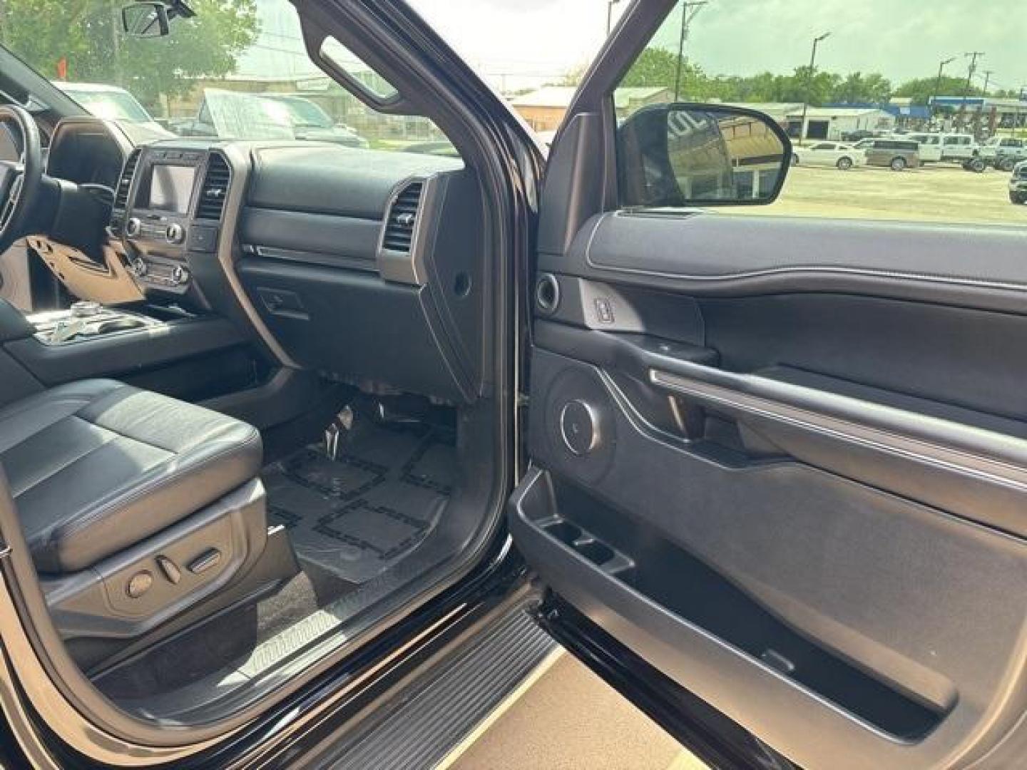 2020 Black /Ebony Ford Expedition XLT (1FMJU1HT1LE) with an EcoBoost 3.5L V6 GTDi DOHC 24V Twin Turbocharged engine, Automatic transmission, located at 1105 E Mulberry, Kaufman, TX, 75142, (972) 962-2151, 32.589550, -96.300926 - Black 2020 Ford Expedition 4D Sport Utility XLT RWD 10-Speed Automatic EcoBoost 3.5L V6 GTDi DOHC 24V Twin Turbocharged Priced below KBB Fair Purchase Price!<br><br><br>Awards:<br> * 2020 KBB.com Best Buy Awards<br>Please call Paul Murrey Ford Inc. In Kaufman Texas A Family Dealership Since 1952 Se - Photo#17