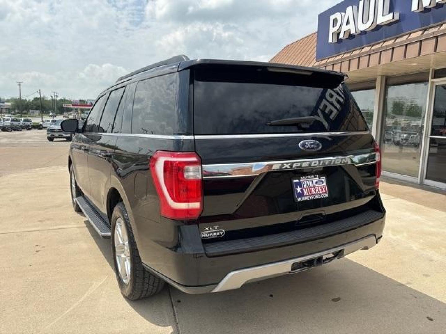 2020 Black /Ebony Ford Expedition XLT (1FMJU1HT1LE) with an EcoBoost 3.5L V6 GTDi DOHC 24V Twin Turbocharged engine, Automatic transmission, located at 1105 E Mulberry, Kaufman, TX, 75142, (972) 962-2151, 32.589550, -96.300926 - Black 2020 Ford Expedition 4D Sport Utility XLT RWD 10-Speed Automatic EcoBoost 3.5L V6 GTDi DOHC 24V Twin Turbocharged Priced below KBB Fair Purchase Price!<br><br><br>Awards:<br> * 2020 KBB.com Best Buy Awards<br>Please call Paul Murrey Ford Inc. In Kaufman Texas A Family Dealership Since 1952 Se - Photo#3