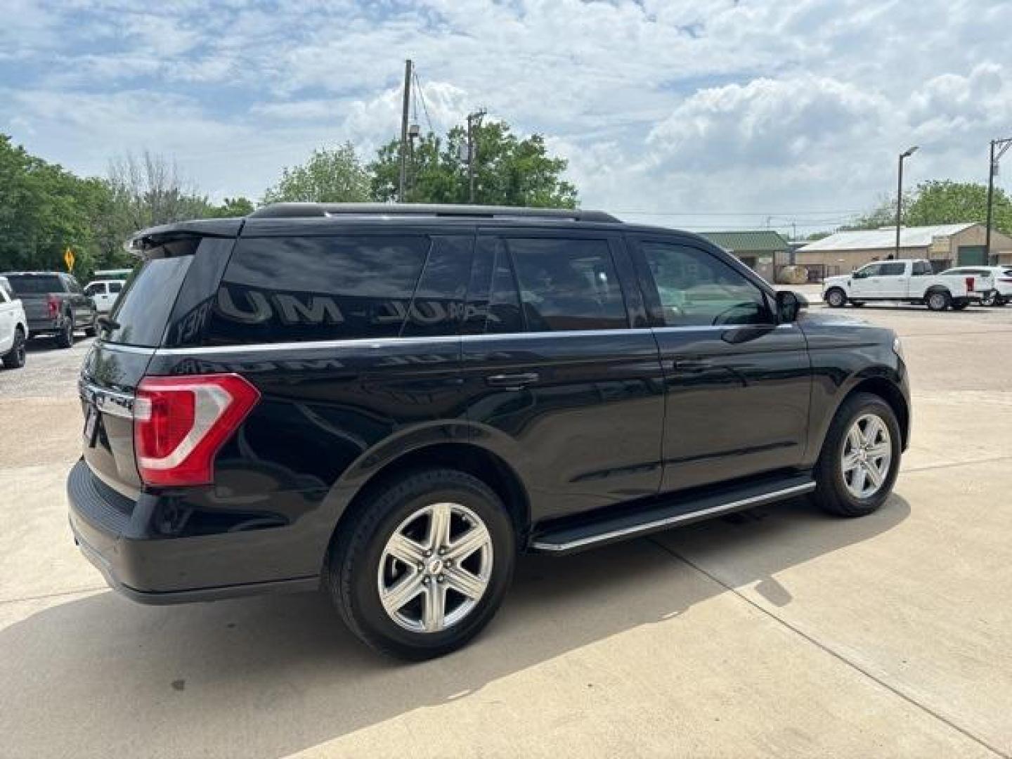 2020 Black /Ebony Ford Expedition XLT (1FMJU1HT1LE) with an EcoBoost 3.5L V6 GTDi DOHC 24V Twin Turbocharged engine, Automatic transmission, located at 1105 E Mulberry, Kaufman, TX, 75142, (972) 962-2151, 32.589550, -96.300926 - Black 2020 Ford Expedition 4D Sport Utility XLT RWD 10-Speed Automatic EcoBoost 3.5L V6 GTDi DOHC 24V Twin Turbocharged Priced below KBB Fair Purchase Price!<br><br><br>Awards:<br> * 2020 KBB.com Best Buy Awards<br>Please call Paul Murrey Ford Inc. In Kaufman Texas A Family Dealership Since 1952 Se - Photo#5