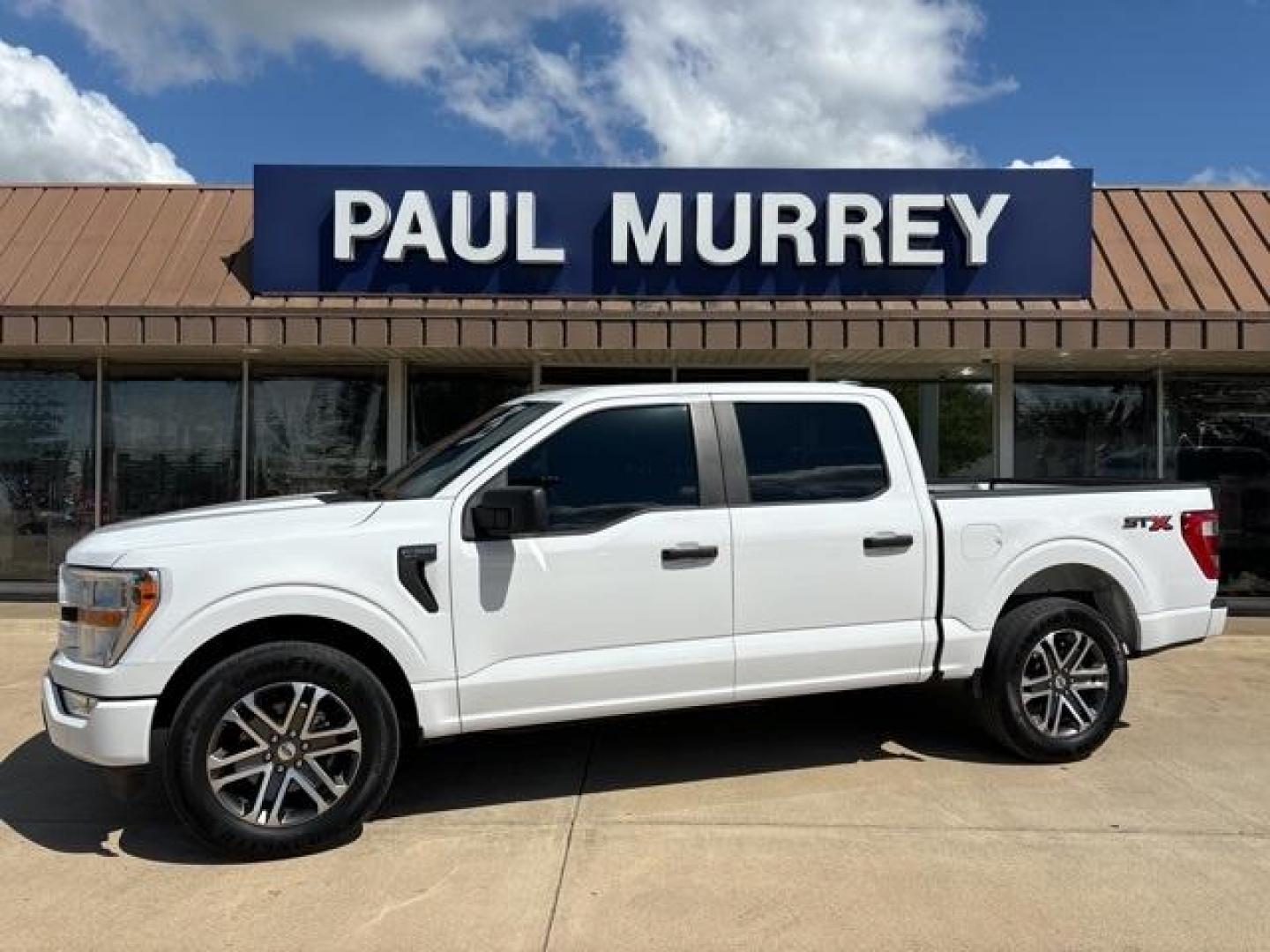 2021 Oxford White /Black Ford F-150 XL (1FTEW1C53MK) with an 5.0L V8 engine, Automatic transmission, located at 1105 E Mulberry, Kaufman, TX, 75142, (972) 962-2151, 32.589550, -96.300926 - Oxford White 2021 Ford F-150 4D SuperCrew XL RWD 10-Speed Automatic 5.0L V8<br><br><br>Odometer is 20611 miles below market average!<br><br>Awards:<br> * NACTOY 2021 North American Truck of the Year<br>Please call Paul Murrey Ford Inc. In Kaufman Texas A Family Dealership Since 1952 Serving the Dal - Photo#0