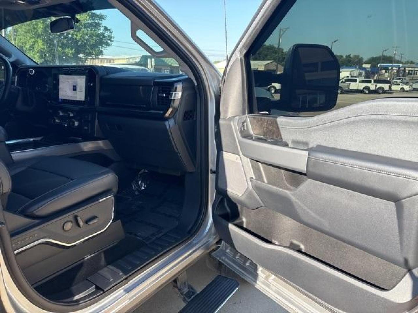 2023 Iconic Silver Metallic /Black Onyx Ford F-350SD Lariat (1FT8W3DT0PE) with an Power Stroke 6.7L V8 DI 32V OHV Turbodiesel engine, Automatic transmission, located at 1105 E Mulberry, Kaufman, TX, 75142, (972) 962-2151, 32.589550, -96.300926 - Silver 2023 Ford F-350SD 4D Crew Cab Lariat DRW 4WD 10-Speed Automatic Power Stroke 6.7L V8 DI 32V OHV Turbodiesel 4WD.<br><br><br>Please call Paul Murrey Ford Inc. In Kaufman Texas A Family Dealership Since 1952 Serving the Dallas Fort Worth and East Texas areas for over 70 years. Please call 972-9 - Photo#17