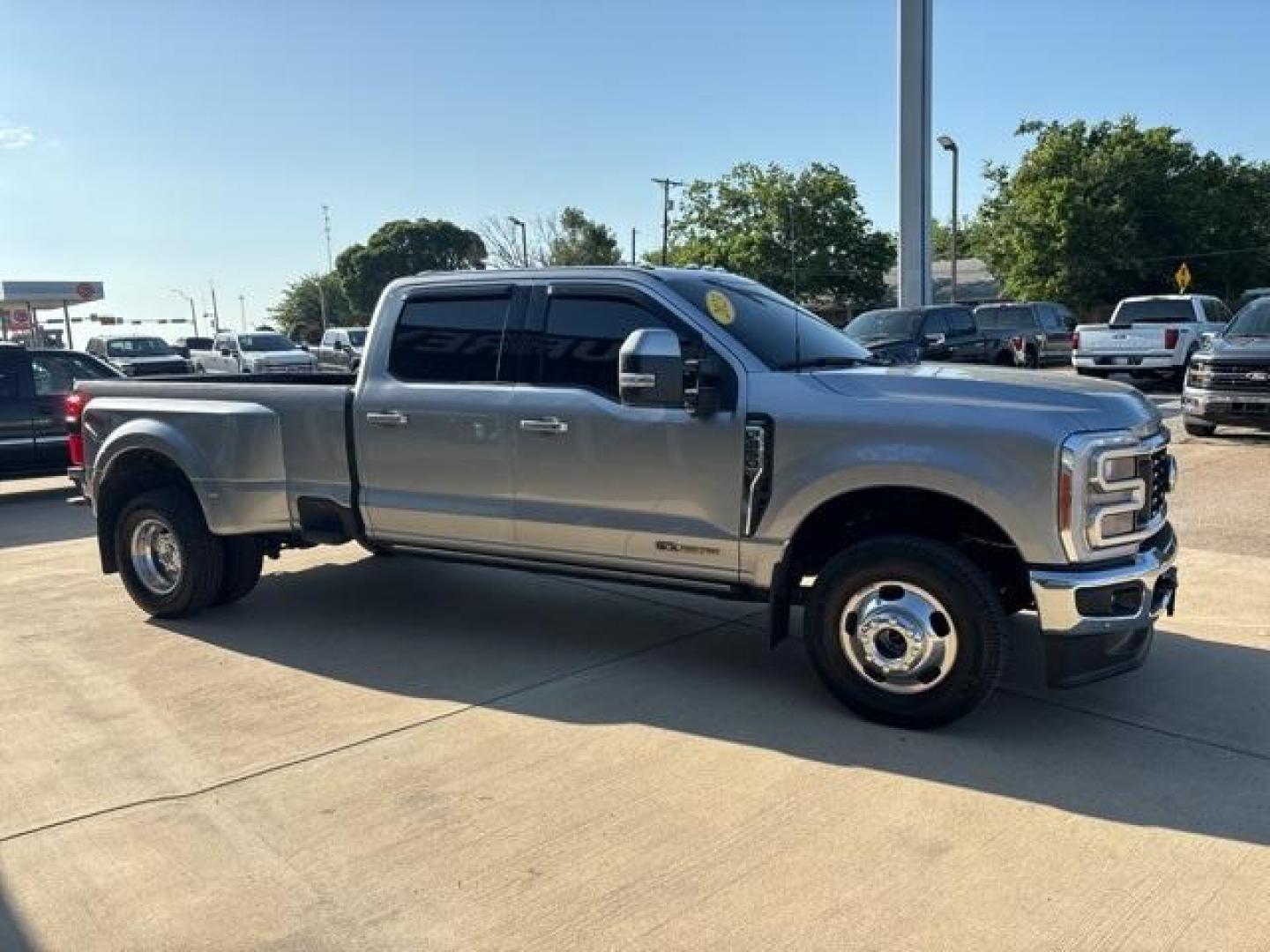 2023 Iconic Silver Metallic /Black Onyx Ford F-350SD Lariat (1FT8W3DT0PE) with an Power Stroke 6.7L V8 DI 32V OHV Turbodiesel engine, Automatic transmission, located at 1105 E Mulberry, Kaufman, TX, 75142, (972) 962-2151, 32.589550, -96.300926 - Silver 2023 Ford F-350SD 4D Crew Cab Lariat DRW 4WD 10-Speed Automatic Power Stroke 6.7L V8 DI 32V OHV Turbodiesel 4WD.<br><br><br>Please call Paul Murrey Ford Inc. In Kaufman Texas A Family Dealership Since 1952 Serving the Dallas Fort Worth and East Texas areas for over 70 years. Please call 972-9 - Photo#6