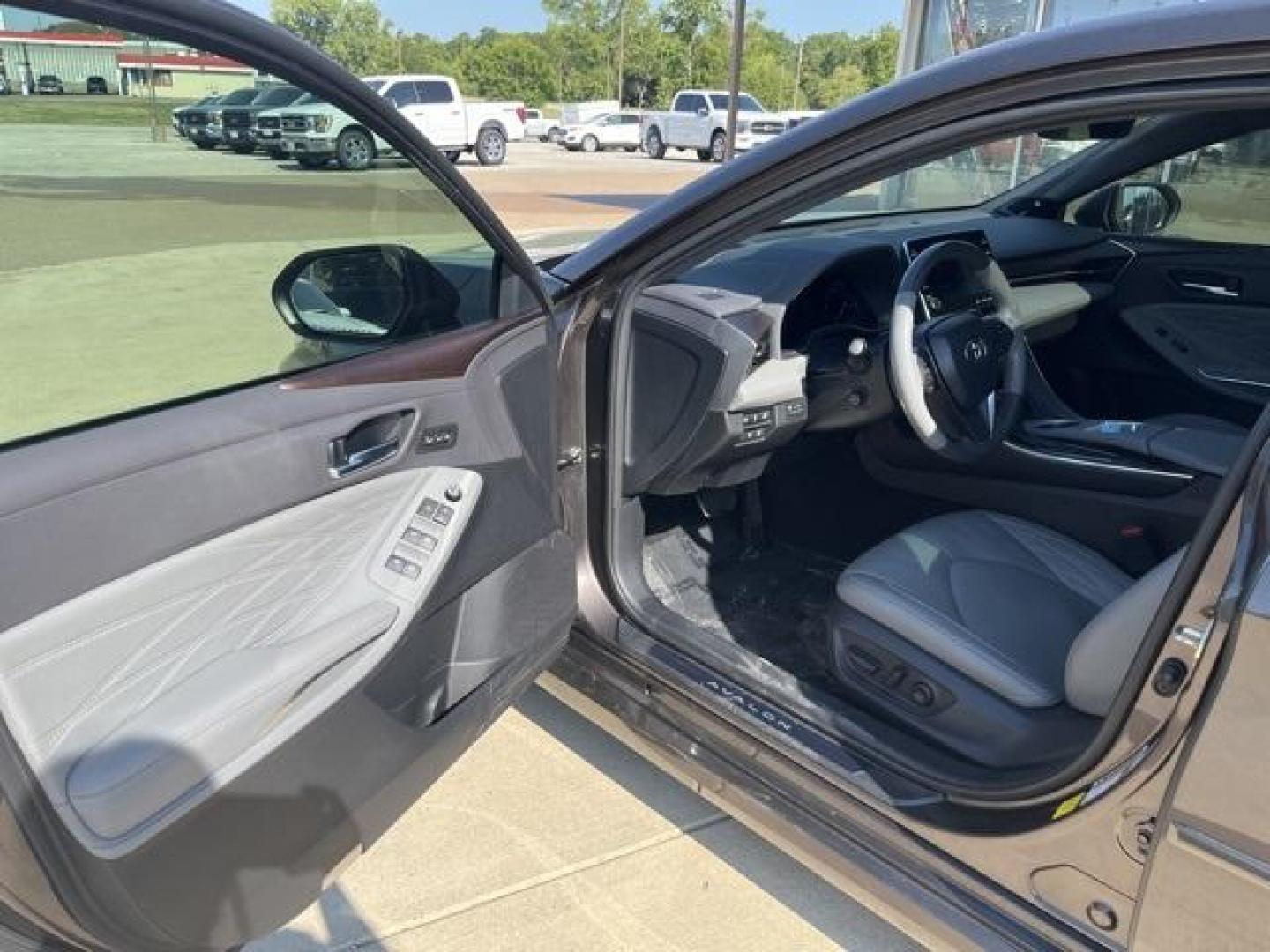 2020 Brownstone /Tan Toyota Avalon Hybrid Limited (4T1D21FB2LU) with an I4 engine, CVT transmission, located at 1105 E Mulberry, Kaufman, TX, 75142, (972) 962-2151, 32.589550, -96.300926 - Brown 2020 Toyota Avalon Hybrid 4D Sedan Limited FWD Continuously Variable (ECVT) I4 I4. Priced below KBB Fair Purchase Price!<br><br><br>43/43 City/Highway MPG<br><br>Awards:<br> * JD Power Vehicle Dependability Study<br>Please call Paul Murrey Ford Inc. In Kaufman Texas A Family Dealership Since - Photo#10