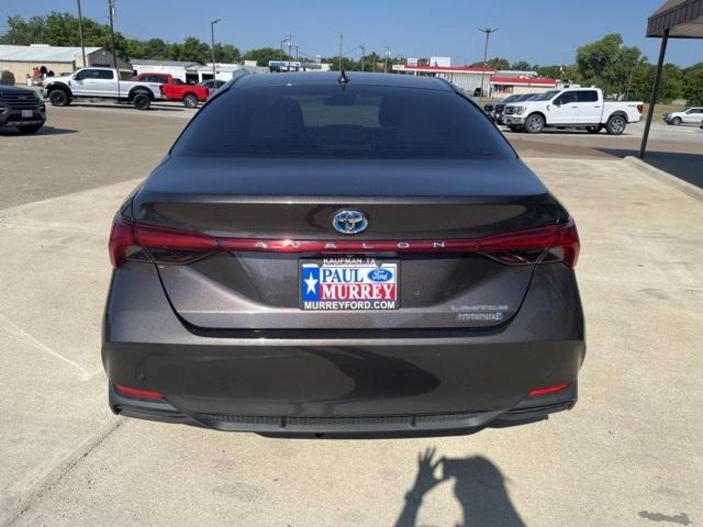 2020 Brownstone /Tan Toyota Avalon Hybrid Limited (4T1D21FB2LU) with an I4 engine, CVT transmission, located at 1105 E Mulberry, Kaufman, TX, 75142, (972) 962-2151, 32.589550, -96.300926 - Brown 2020 Toyota Avalon Hybrid 4D Sedan Limited FWD Continuously Variable (ECVT) I4 I4. Priced below KBB Fair Purchase Price!<br><br><br>43/43 City/Highway MPG<br><br>Awards:<br> * JD Power Vehicle Dependability Study<br>Please call Paul Murrey Ford Inc. In Kaufman Texas A Family Dealership Since - Photo#4