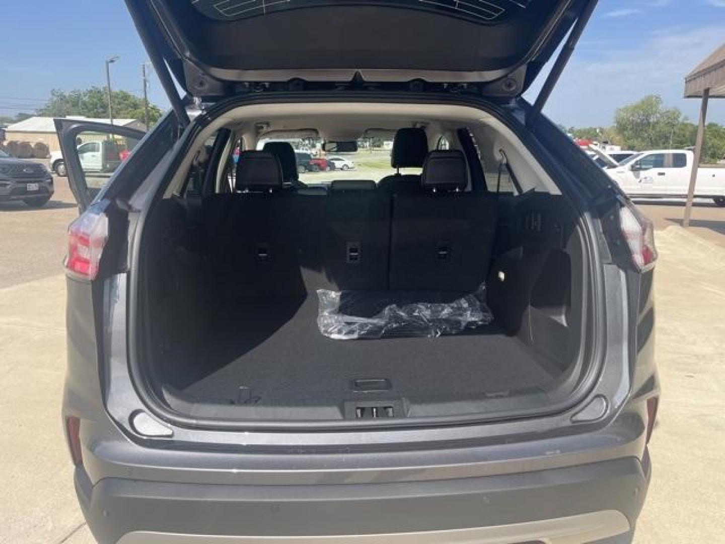 2024 Carbonized Gray Metallic /Ebony Ford Edge SEL (2FMPK4J99RB) with an EcoBoost 2.0L I4 GTDi DOHC Turbocharged VCT engine, Automatic transmission, located at 1105 E Mulberry, Kaufman, TX, 75142, (972) 962-2151, 32.589550, -96.300926 - Carbonized Gray Metallic 2024 Ford Edge 4D Sport Utility SEL AWD 8-Speed Automatic EcoBoost 2.0L I4 GTDi DOHC Turbocharged VCT AWD.<br><br>21/28 City/Highway MPG<br><br><br>Please call Paul Murrey Ford Inc. In Kaufman Texas A Family Dealership Since 1952 Serving the Dallas Fort Worth and East Texas - Photo#17