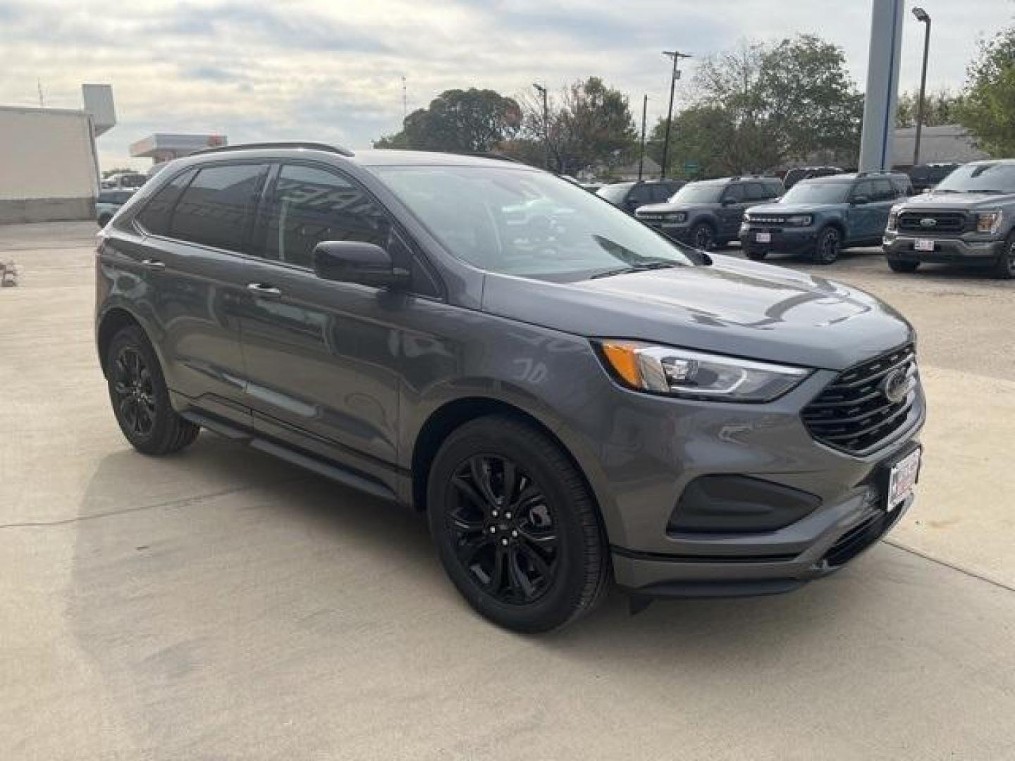 2024 Carbonized Gray Metallic /Ebony Ford Edge SE (2FMPK4G91RB) with an EcoBoost 2.0L I4 GTDi DOHC Turbocharged VCT engine, Automatic transmission, located at 1105 E Mulberry, Kaufman, TX, 75142, (972) 962-2151, 32.589550, -96.300926 - Carbonized Gray Metallic 2024 Ford Edge 4D Sport Utility SE AWD 8-Speed Automatic EcoBoost 2.0L I4 GTDi DOHC Turbocharged VCT AWD.<br><br>21/28 City/Highway MPG<br><br><br>Please call Paul Murrey Ford Inc. In Kaufman Texas A Family Dealership Since 1952 Serving the Dallas Fort Worth and East Texas a - Photo#7