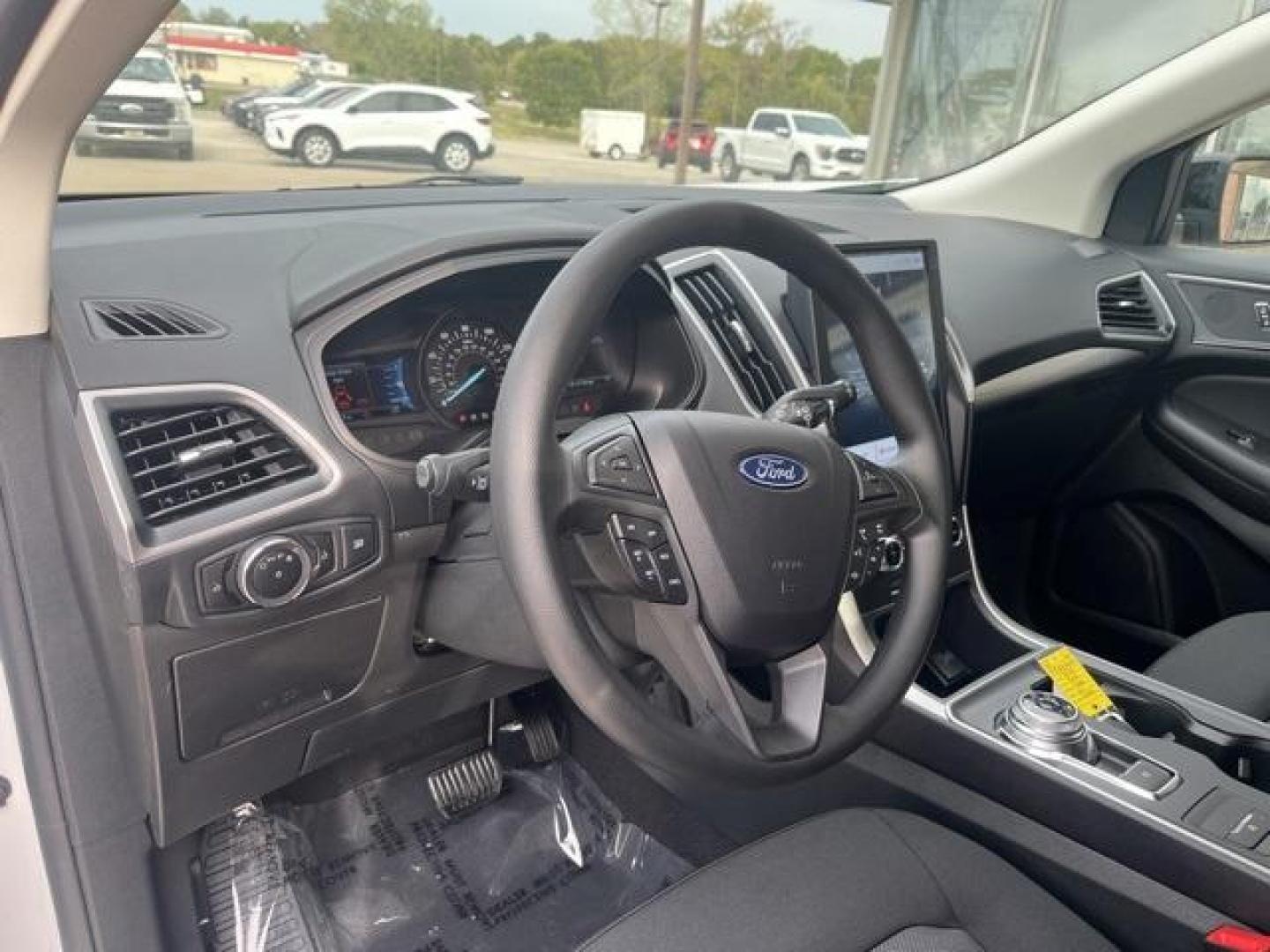 2024 Oxford White /Ebony Ford Edge SE (2FMPK4G98RB) with an EcoBoost 2.0L I4 GTDi DOHC Turbocharged VCT engine, Automatic transmission, located at 1105 E Mulberry, Kaufman, TX, 75142, (972) 962-2151, 32.589550, -96.300926 - Photo#13