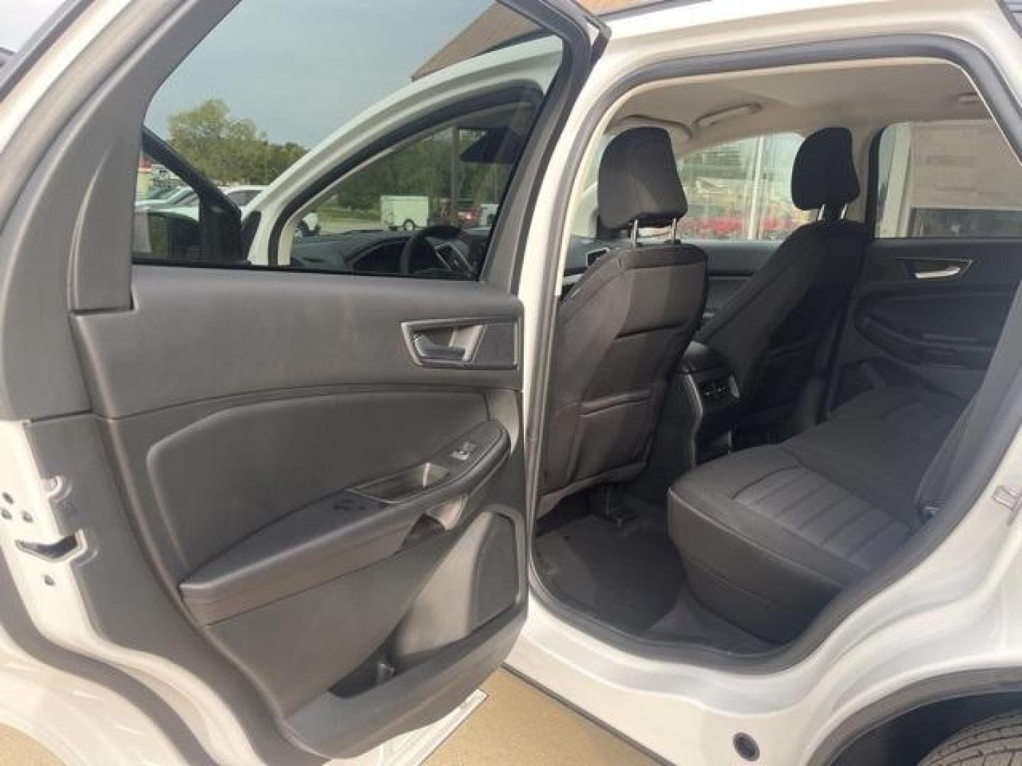 2024 Oxford White /Ebony Ford Edge SE (2FMPK4G98RB) with an EcoBoost 2.0L I4 GTDi DOHC Turbocharged VCT engine, Automatic transmission, located at 1105 E Mulberry, Kaufman, TX, 75142, (972) 962-2151, 32.589550, -96.300926 - Photo#14