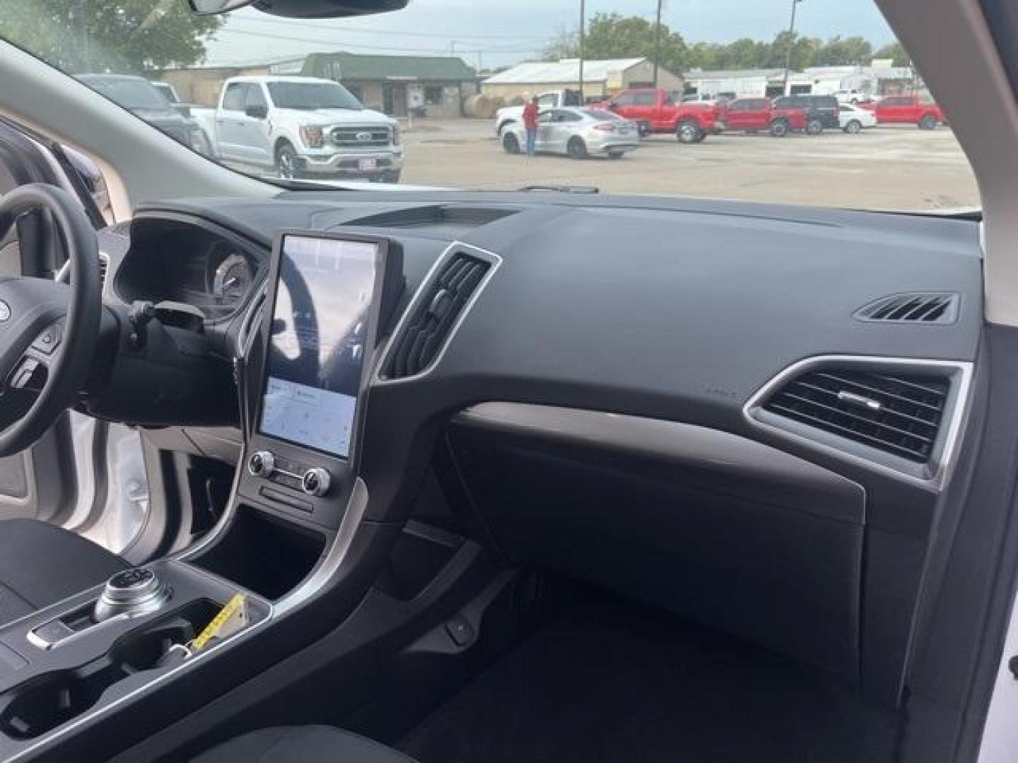 2024 Oxford White /Ebony Ford Edge SE (2FMPK4G98RB) with an EcoBoost 2.0L I4 GTDi DOHC Turbocharged VCT engine, Automatic transmission, located at 1105 E Mulberry, Kaufman, TX, 75142, (972) 962-2151, 32.589550, -96.300926 - Photo#22