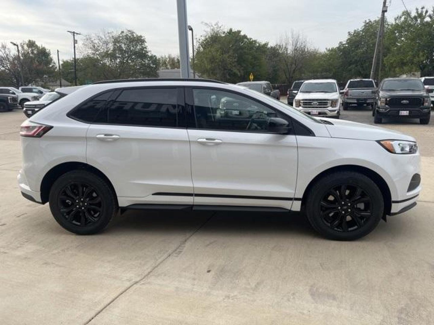 2024 Oxford White /Ebony Ford Edge SE (2FMPK4G98RB) with an EcoBoost 2.0L I4 GTDi DOHC Turbocharged VCT engine, Automatic transmission, located at 1105 E Mulberry, Kaufman, TX, 75142, (972) 962-2151, 32.589550, -96.300926 - Photo#6