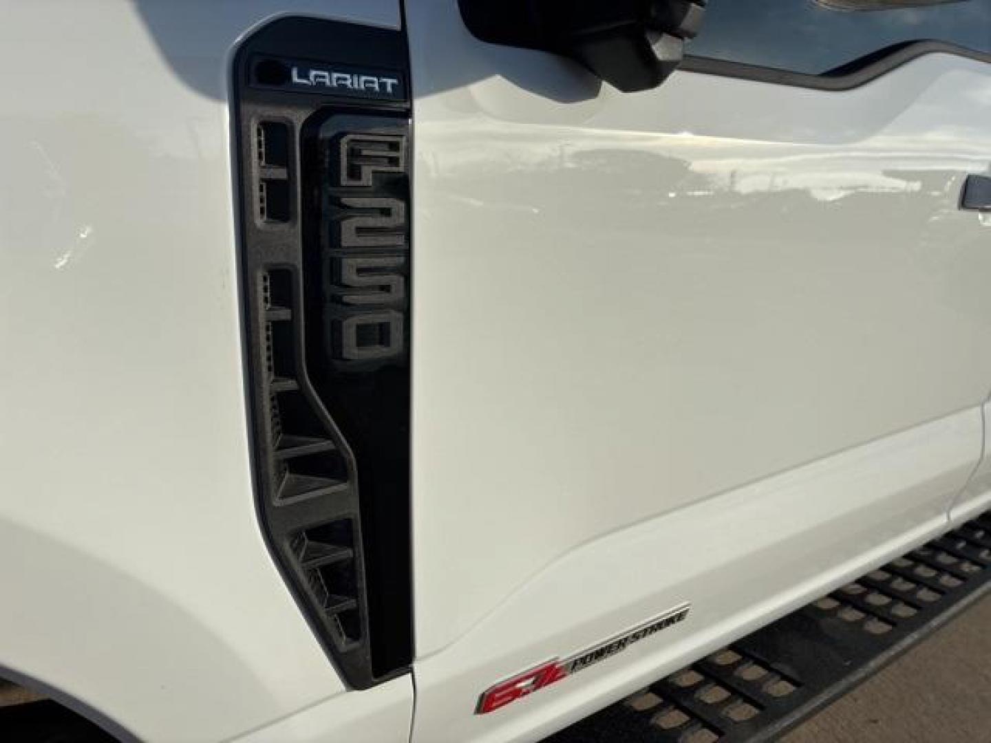 2023 Oxford White /Black Onyx Ford F-250SD Lariat (1FT8W2BM6PE) with an Power Stroke 6.7L V8 DI 32V OHV Turbodiesel engine, Automatic transmission, located at 1105 E Mulberry, Kaufman, TX, 75142, (972) 962-2151, 32.589550, -96.300926 - Oxford White 2023 Ford F-250SD 4D Crew Cab Lariat 4WD 10-Speed Automatic Power Stroke 6.7L V8 DI 32V OHV Turbodiesel 4WD.<br><br><br>Recent Arrival!<br><br><br>Please call Paul Murrey Ford Inc. In Kaufman Texas A Family Dealership Since 1952 Serving the Dallas Fort Worth and East Texas areas for ove - Photo#8