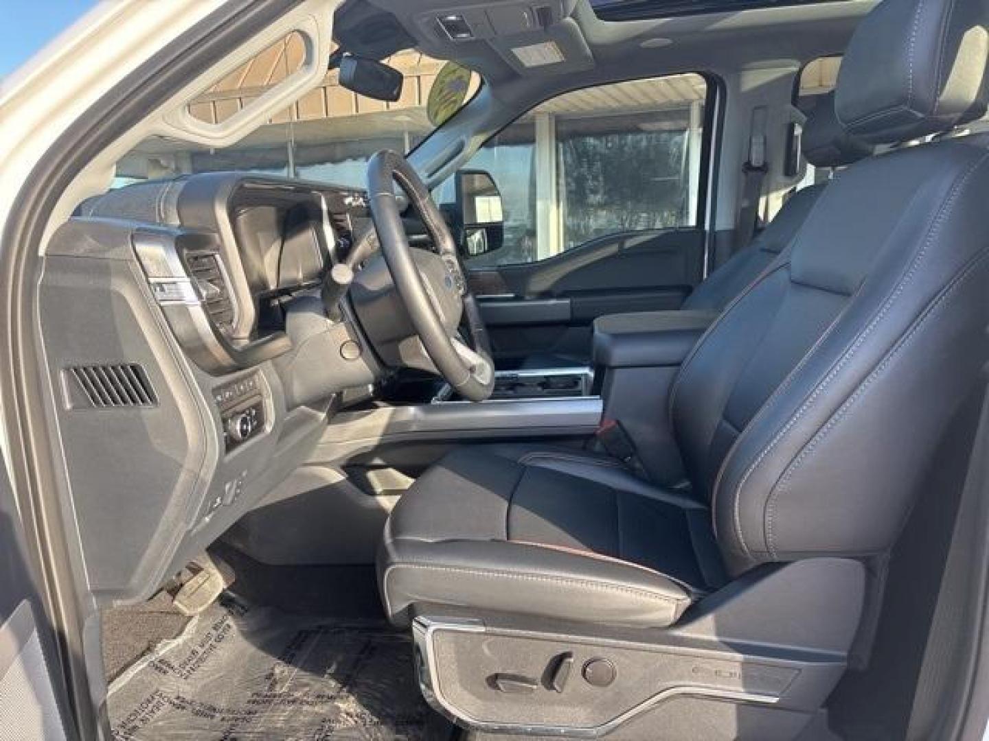 2023 Oxford White /Black Onyx Ford F-250SD Lariat (1FT8W2BM6PE) with an Power Stroke 6.7L V8 DI 32V OHV Turbodiesel engine, Automatic transmission, located at 1105 E Mulberry, Kaufman, TX, 75142, (972) 962-2151, 32.589550, -96.300926 - Oxford White 2023 Ford F-250SD 4D Crew Cab Lariat 4WD 10-Speed Automatic Power Stroke 6.7L V8 DI 32V OHV Turbodiesel 4WD.<br><br><br>Recent Arrival!<br><br><br>Please call Paul Murrey Ford Inc. In Kaufman Texas A Family Dealership Since 1952 Serving the Dallas Fort Worth and East Texas areas for ove - Photo#10