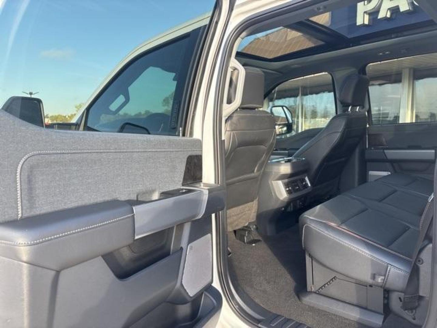 2023 Oxford White /Black Onyx Ford F-250SD Lariat (1FT8W2BM6PE) with an Power Stroke 6.7L V8 DI 32V OHV Turbodiesel engine, Automatic transmission, located at 1105 E Mulberry, Kaufman, TX, 75142, (972) 962-2151, 32.589550, -96.300926 - Oxford White 2023 Ford F-250SD 4D Crew Cab Lariat 4WD 10-Speed Automatic Power Stroke 6.7L V8 DI 32V OHV Turbodiesel 4WD.<br><br><br>Recent Arrival!<br><br><br>Please call Paul Murrey Ford Inc. In Kaufman Texas A Family Dealership Since 1952 Serving the Dallas Fort Worth and East Texas areas for ove - Photo#14