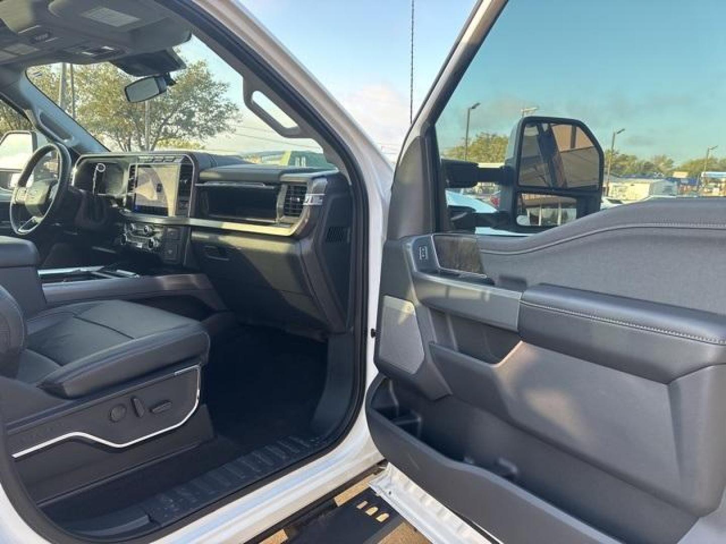 2023 Oxford White /Black Onyx Ford F-250SD Lariat (1FT8W2BM6PE) with an Power Stroke 6.7L V8 DI 32V OHV Turbodiesel engine, Automatic transmission, located at 1105 E Mulberry, Kaufman, TX, 75142, (972) 962-2151, 32.589550, -96.300926 - Oxford White 2023 Ford F-250SD 4D Crew Cab Lariat 4WD 10-Speed Automatic Power Stroke 6.7L V8 DI 32V OHV Turbodiesel 4WD.<br><br><br>Recent Arrival!<br><br><br>Please call Paul Murrey Ford Inc. In Kaufman Texas A Family Dealership Since 1952 Serving the Dallas Fort Worth and East Texas areas for ove - Photo#16