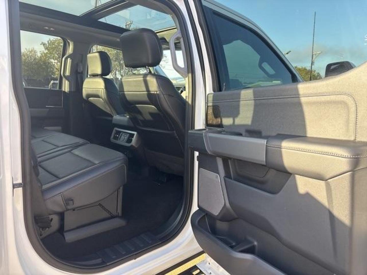 2023 Oxford White /Black Onyx Ford F-250SD Lariat (1FT8W2BM6PE) with an Power Stroke 6.7L V8 DI 32V OHV Turbodiesel engine, Automatic transmission, located at 1105 E Mulberry, Kaufman, TX, 75142, (972) 962-2151, 32.589550, -96.300926 - Oxford White 2023 Ford F-250SD 4D Crew Cab Lariat 4WD 10-Speed Automatic Power Stroke 6.7L V8 DI 32V OHV Turbodiesel 4WD.<br><br><br>Recent Arrival!<br><br><br>Please call Paul Murrey Ford Inc. In Kaufman Texas A Family Dealership Since 1952 Serving the Dallas Fort Worth and East Texas areas for ove - Photo#19