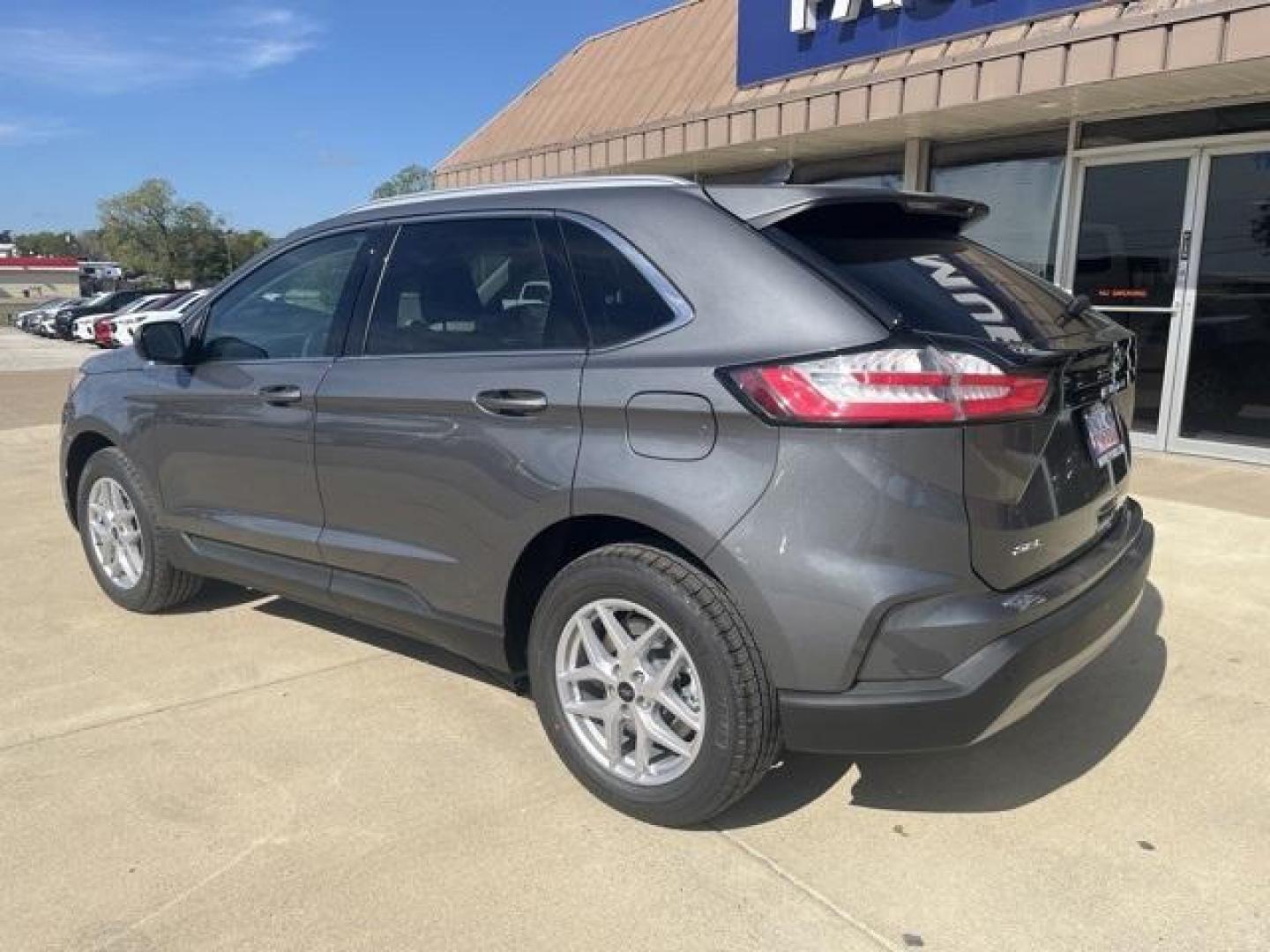 2024 Carbonized Gray Metallic /Ebony Ford Edge SEL (2FMPK4J9XRB) with an EcoBoost 2.0L I4 GTDi DOHC Turbocharged VCT engine, Automatic transmission, located at 1105 E Mulberry, Kaufman, TX, 75142, (972) 962-2151, 32.589550, -96.300926 - Carbonized Gray Metallic 2024 Ford Edge 4D Sport Utility SEL AWD 8-Speed Automatic EcoBoost 2.0L I4 GTDi DOHC Turbocharged VCT AWD.<br><br>21/28 City/Highway MPG<br><br><br>Please call Paul Murrey Ford Inc. In Kaufman Texas A Family Dealership Since 1952 Serving the Dallas Fort Worth and East Texas - Photo#3