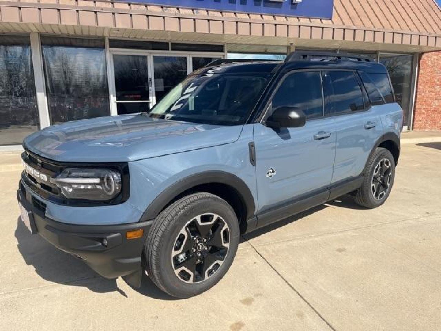 2024 Azure Gray Metallic Tri-Coat /Ebony/Roast Ford Bronco Sport Outer Banks (3FMCR9C6XRR) with an 1.5L EcoBoost engine, Automatic transmission, located at 1105 E Mulberry, Kaufman, TX, 75142, (972) 962-2151, 32.589550, -96.300926 - Azure Gray Metallic Tri-Coat 2024 Ford Bronco Sport 4D Sport Utility Outer Banks 4WD 8-Speed Automatic 1.5L EcoBoost<br><br>25/29 City/Highway MPG<br><br><br>Please call Paul Murrey Ford Inc. In Kaufman Texas A Family Dealership Since 1952 Serving the Dallas Fort Worth and East Texas areas for over - Photo#2