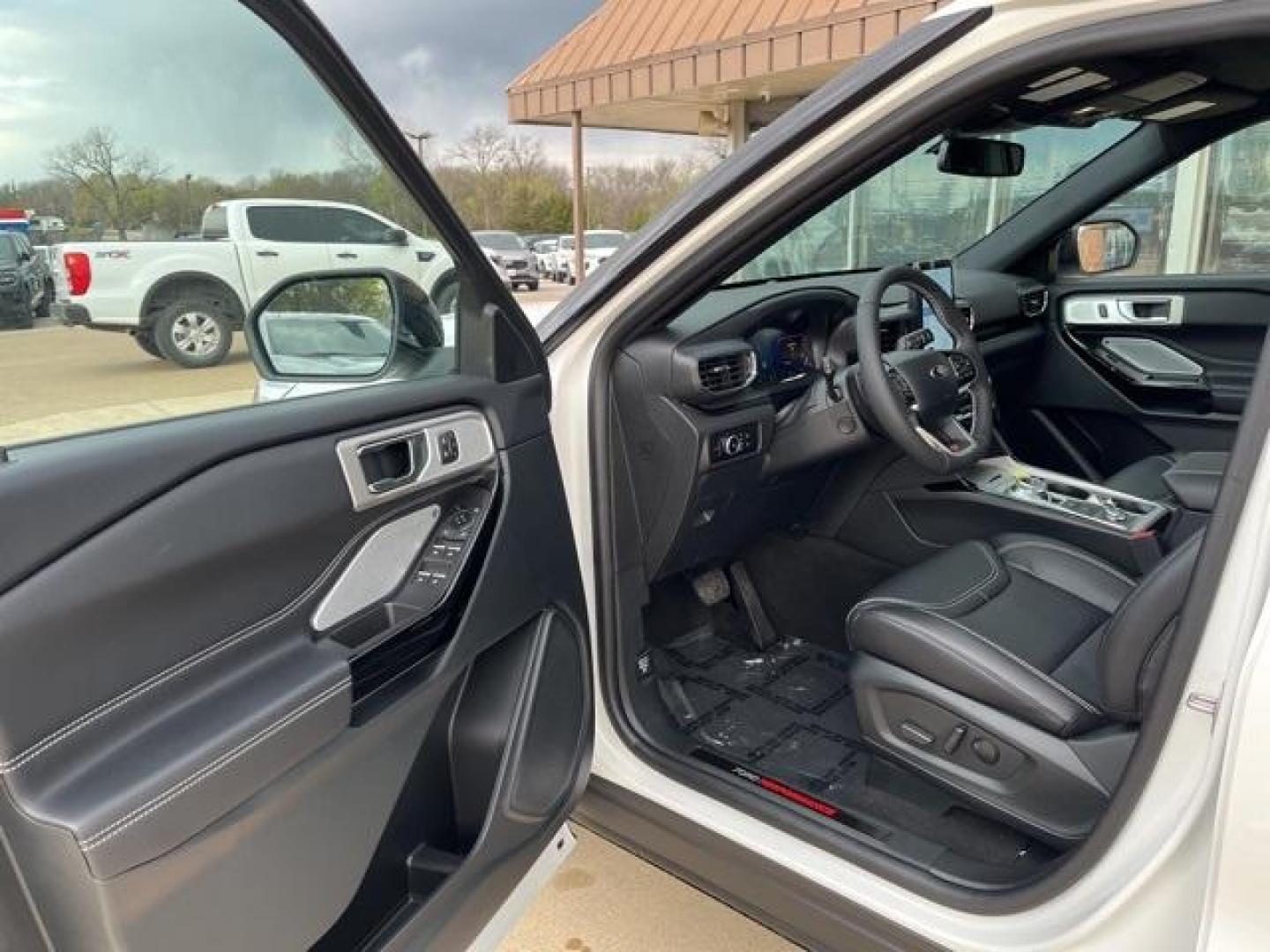 2024 Star White Metallic Tri-Coat /Ebony Ford Explorer ST (1FM5K8GC8RG) with an 3.0L EcoBoost V6 engine, Automatic transmission, located at 1105 E Mulberry, Kaufman, TX, 75142, (972) 962-2151, 32.589550, -96.300926 - Photo#8