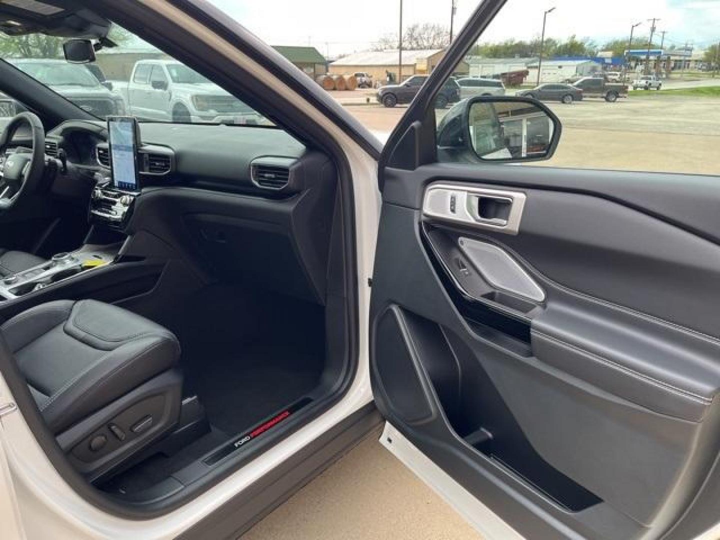 2024 Star White Metallic Tri-Coat /Ebony Ford Explorer ST (1FM5K8GC8RG) with an 3.0L EcoBoost V6 engine, Automatic transmission, located at 1105 E Mulberry, Kaufman, TX, 75142, (972) 962-2151, 32.589550, -96.300926 - Photo#19