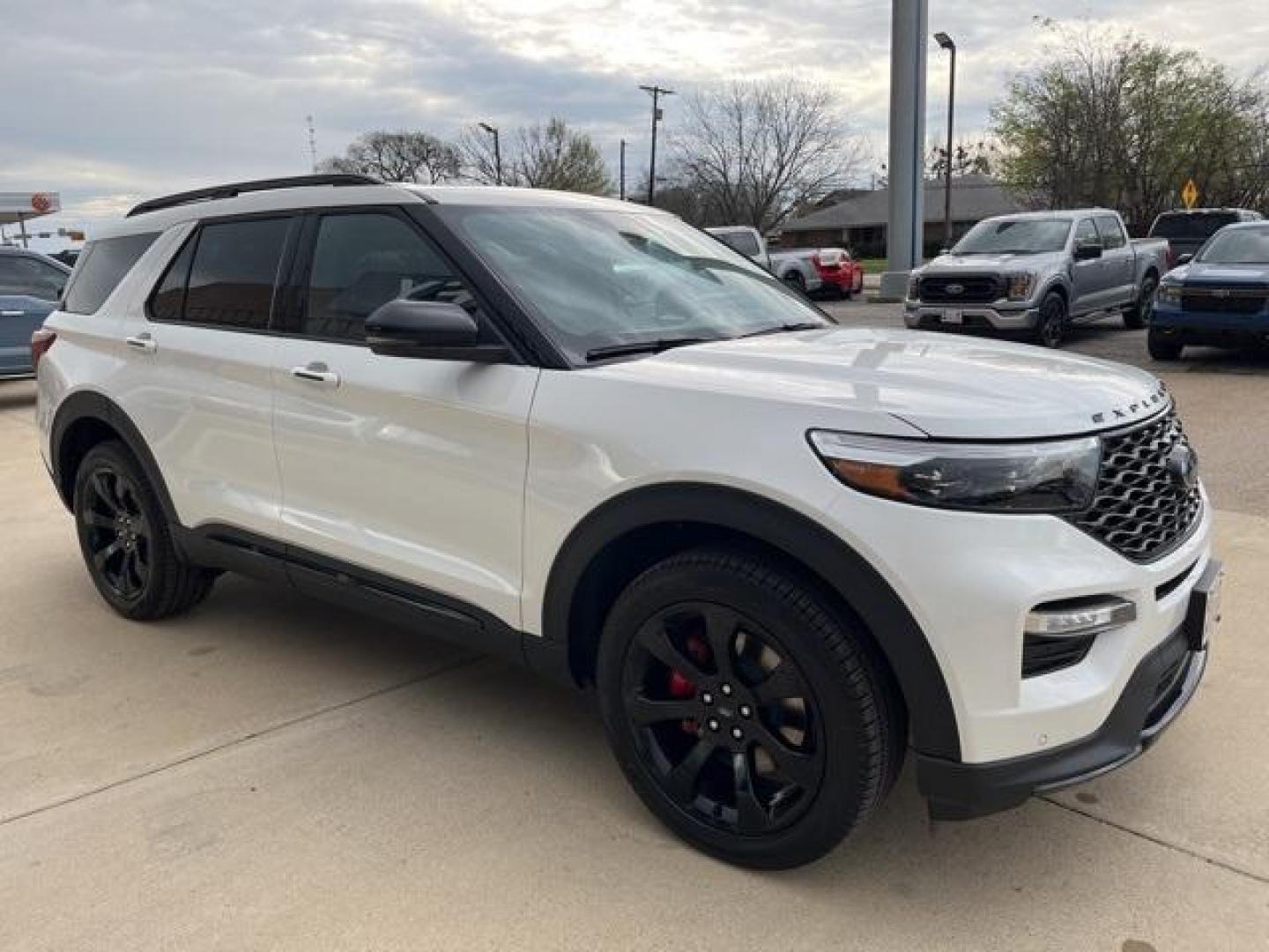 2024 Star White Metallic Tri-Coat /Ebony Ford Explorer ST (1FM5K8GC8RG) with an 3.0L EcoBoost V6 engine, Automatic transmission, located at 1105 E Mulberry, Kaufman, TX, 75142, (972) 962-2151, 32.589550, -96.300926 - Photo#6