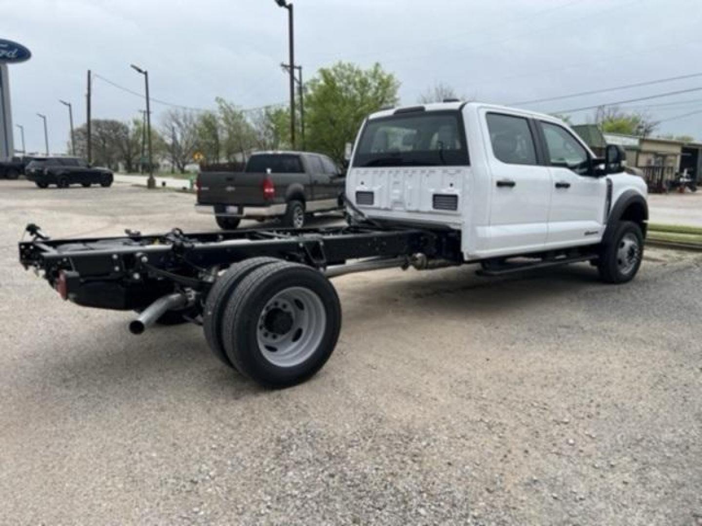 2024 Oxford White /Medium Dark Slate Ford F-450SD XL (1FD0W4HT2RE) with an Power Stroke 6.7L V8 DI 32V OHV Turbodiesel engine, Automatic transmission, located at 1105 E Mulberry, Kaufman, TX, 75142, (972) 962-2151, 32.589550, -96.300926 - Oxford White 2024 Ford F-450SD 4D Crew Cab/Chassis XL DRW 4WD 10-Speed Automatic Power Stroke 6.7L V8 DI 32V OHV Turbodiesel 4WD.<br><br><br>Please call Paul Murrey Ford Inc. In Kaufman Texas A Family Dealership Since 1952 Serving the Dallas Fort Worth and East Texas areas for over 70 years. Please - Photo#8