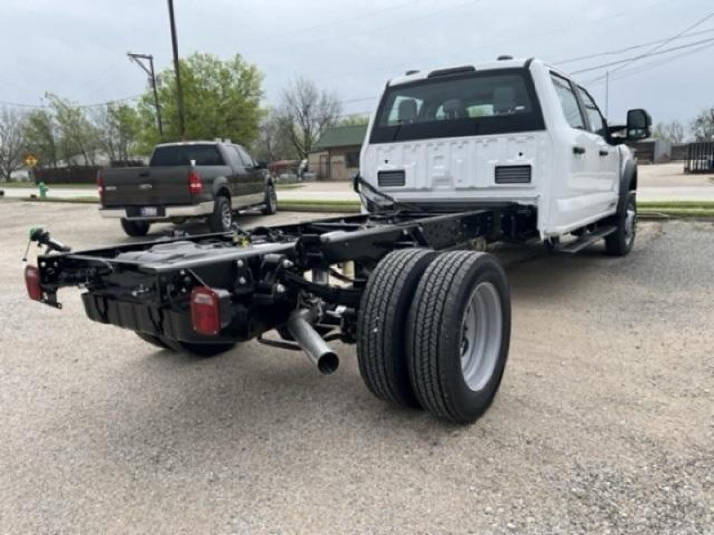 2024 Oxford White /Medium Dark Slate Ford F-450SD XL (1FD0W4HT2RE) with an Power Stroke 6.7L V8 DI 32V OHV Turbodiesel engine, Automatic transmission, located at 1105 E Mulberry, Kaufman, TX, 75142, (972) 962-2151, 32.589550, -96.300926 - Oxford White 2024 Ford F-450SD 4D Crew Cab/Chassis XL DRW 4WD 10-Speed Automatic Power Stroke 6.7L V8 DI 32V OHV Turbodiesel 4WD.<br><br><br>Please call Paul Murrey Ford Inc. In Kaufman Texas A Family Dealership Since 1952 Serving the Dallas Fort Worth and East Texas areas for over 70 years. Please - Photo#9