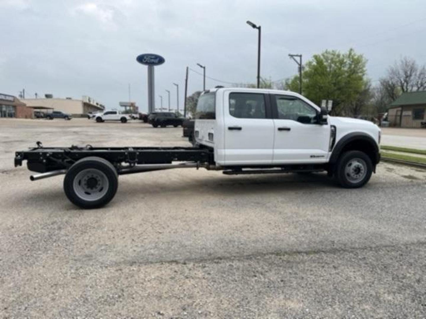 2024 Oxford White /Medium Dark Slate Ford F-450SD XL (1FD0W4HT2RE) with an Power Stroke 6.7L V8 DI 32V OHV Turbodiesel engine, Automatic transmission, located at 1105 E Mulberry, Kaufman, TX, 75142, (972) 962-2151, 32.589550, -96.300926 - Oxford White 2024 Ford F-450SD 4D Crew Cab/Chassis XL DRW 4WD 10-Speed Automatic Power Stroke 6.7L V8 DI 32V OHV Turbodiesel 4WD.<br><br><br>Please call Paul Murrey Ford Inc. In Kaufman Texas A Family Dealership Since 1952 Serving the Dallas Fort Worth and East Texas areas for over 70 years. Please - Photo#10