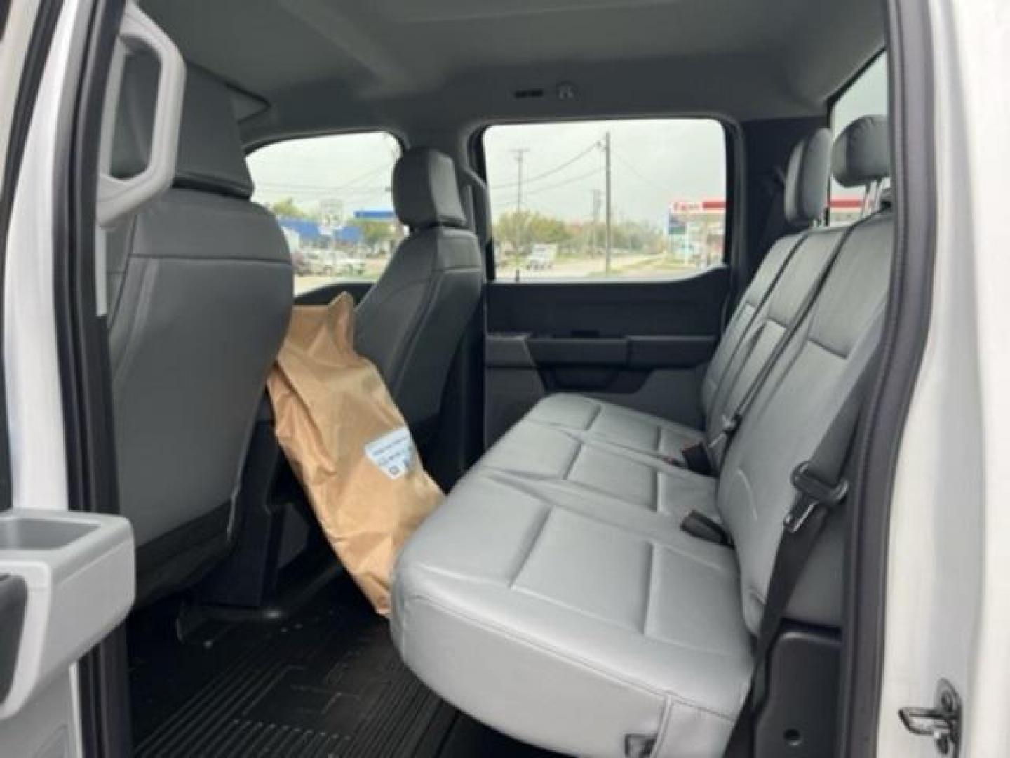 2024 Oxford White /Medium Dark Slate Ford F-450SD XL (1FD0W4HT2RE) with an Power Stroke 6.7L V8 DI 32V OHV Turbodiesel engine, Automatic transmission, located at 1105 E Mulberry, Kaufman, TX, 75142, (972) 962-2151, 32.589550, -96.300926 - Oxford White 2024 Ford F-450SD 4D Crew Cab/Chassis XL DRW 4WD 10-Speed Automatic Power Stroke 6.7L V8 DI 32V OHV Turbodiesel 4WD.<br><br><br>Please call Paul Murrey Ford Inc. In Kaufman Texas A Family Dealership Since 1952 Serving the Dallas Fort Worth and East Texas areas for over 70 years. Please - Photo#14