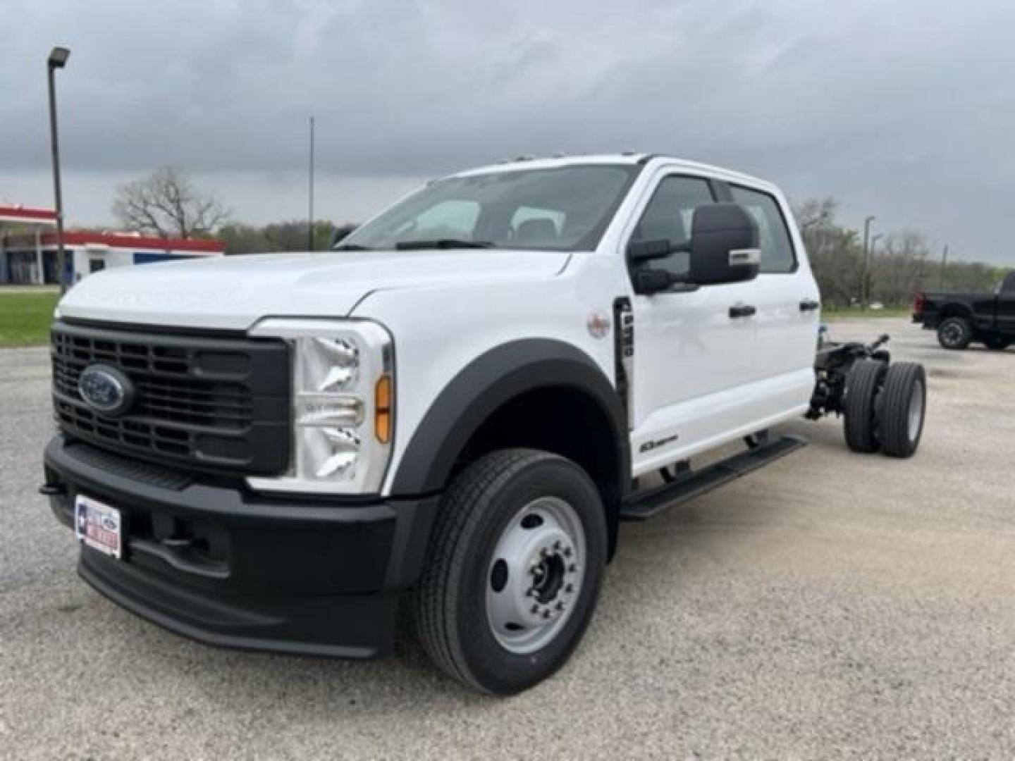 2024 Oxford White /Medium Dark Slate Ford F-450SD XL (1FD0W4HT2RE) with an Power Stroke 6.7L V8 DI 32V OHV Turbodiesel engine, Automatic transmission, located at 1105 E Mulberry, Kaufman, TX, 75142, (972) 962-2151, 32.589550, -96.300926 - Oxford White 2024 Ford F-450SD 4D Crew Cab/Chassis XL DRW 4WD 10-Speed Automatic Power Stroke 6.7L V8 DI 32V OHV Turbodiesel 4WD.<br><br><br>Please call Paul Murrey Ford Inc. In Kaufman Texas A Family Dealership Since 1952 Serving the Dallas Fort Worth and East Texas areas for over 70 years. Please - Photo#0