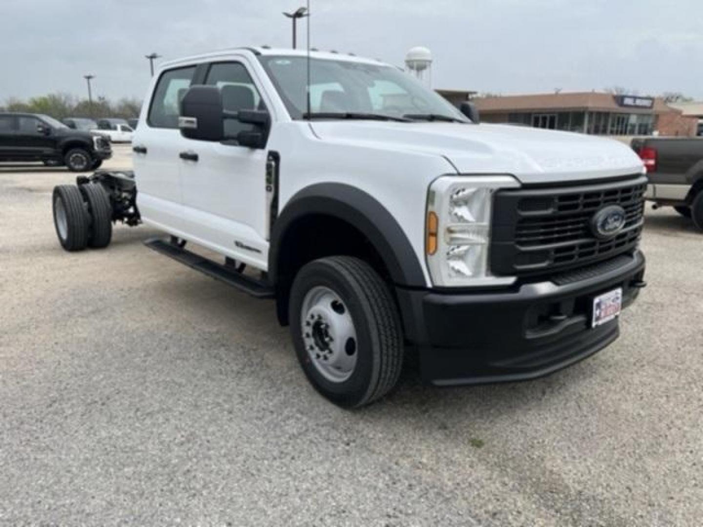 2024 Oxford White /Medium Dark Slate Ford F-450SD XL (1FD0W4HT2RE) with an Power Stroke 6.7L V8 DI 32V OHV Turbodiesel engine, Automatic transmission, located at 1105 E Mulberry, Kaufman, TX, 75142, (972) 962-2151, 32.589550, -96.300926 - Oxford White 2024 Ford F-450SD 4D Crew Cab/Chassis XL DRW 4WD 10-Speed Automatic Power Stroke 6.7L V8 DI 32V OHV Turbodiesel 4WD.<br><br><br>Please call Paul Murrey Ford Inc. In Kaufman Texas A Family Dealership Since 1952 Serving the Dallas Fort Worth and East Texas areas for over 70 years. Please - Photo#1