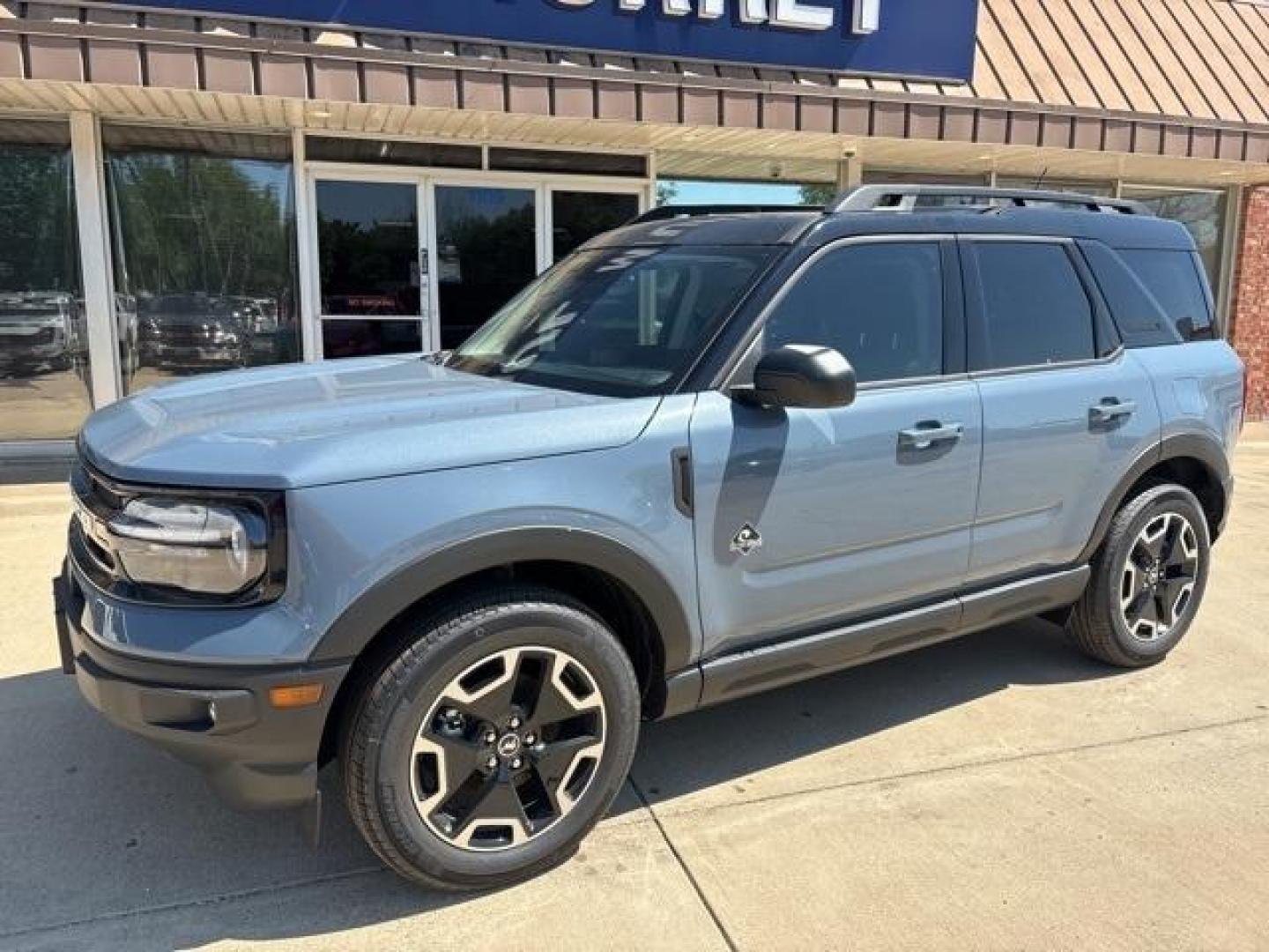 2024 Azure Gray Metallic Tri-Coat /Ebony/Roast Ford Bronco Sport Outer Banks (3FMCR9C62RR) with an 1.5L EcoBoost engine, Automatic transmission, located at 1105 E Mulberry, Kaufman, TX, 75142, (972) 962-2151, 32.589550, -96.300926 - Azure Gray Metallic Tri-Coat 2024 Ford Bronco Sport 4D Sport Utility Outer Banks 4WD 8-Speed Automatic 1.5L EcoBoost<br><br>25/29 City/Highway MPG<br><br><br>Please call Paul Murrey Ford Inc. In Kaufman Texas A Family Dealership Since 1952 Serving the Dallas Fort Worth and East Texas areas for over - Photo#2