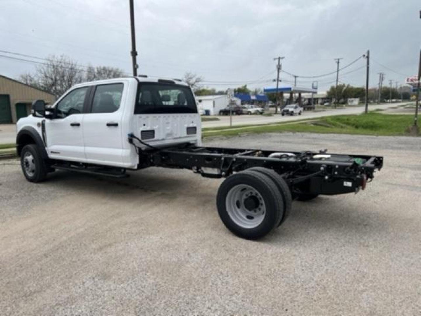 2024 Oxford White /Medium Dark Slate Ford F-450SD XL (1FD0W4HT8RE) with an Power Stroke 6.7L V8 DI 32V OHV Turbodiesel engine, Automatic transmission, located at 1105 E Mulberry, Kaufman, TX, 75142, (972) 962-2151, 32.589550, -96.300926 - Photo#4