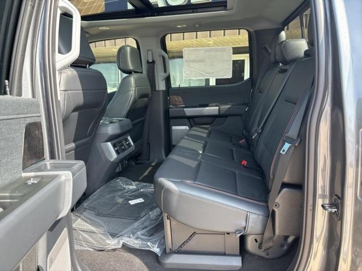 2024 Carbonized Gray Metallic /Black Onyx Ford F-250SD Lariat (1FT8W2BM0RE) with an 6.7L High Output Power Stroke V8 Diesel engine, Automatic transmission, located at 1105 E Mulberry, Kaufman, TX, 75142, (972) 962-2151, 32.589550, -96.300926 - Carbonized Gray Metallic 2024 Ford F-250SD 4D Crew Cab Lariat 4WD 10-Speed Automatic 6.7L High Output Power Stroke V8 Diesel 4WD.<br><br><br>Please call Paul Murrey Ford Inc. In Kaufman Texas A Family Dealership Since 1952 Serving the Dallas Fort Worth and East Texas areas for over 70 years. Please - Photo#15