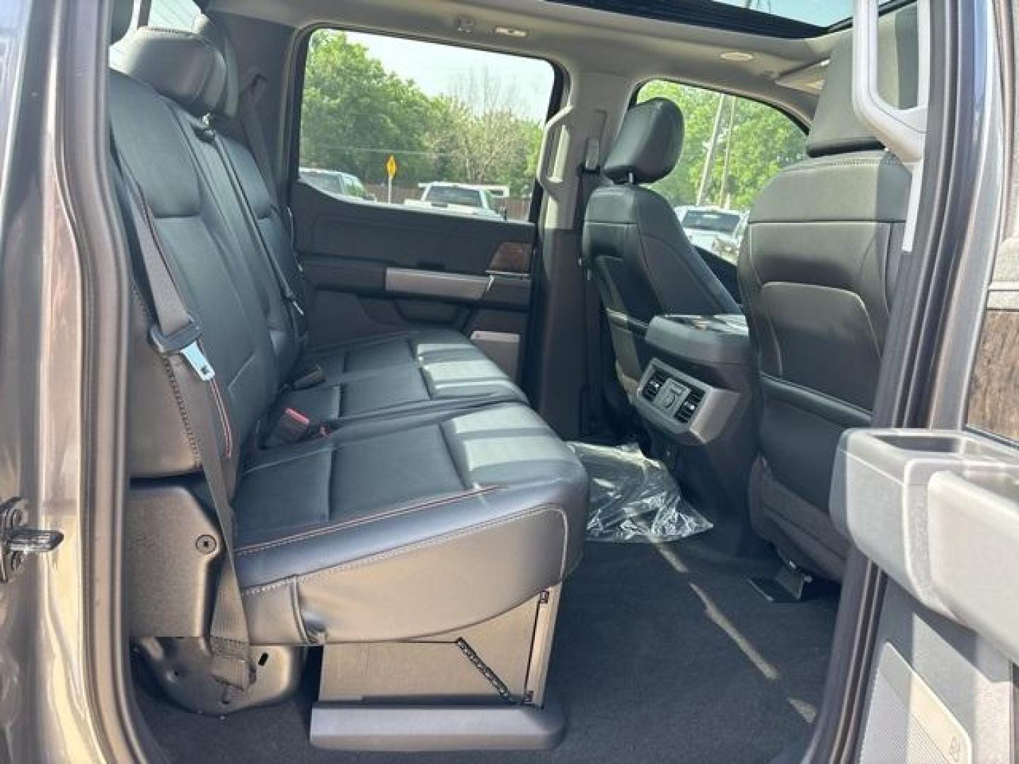 2024 Carbonized Gray Metallic /Black Onyx Ford F-250SD Lariat (1FT8W2BM0RE) with an 6.7L High Output Power Stroke V8 Diesel engine, Automatic transmission, located at 1105 E Mulberry, Kaufman, TX, 75142, (972) 962-2151, 32.589550, -96.300926 - Carbonized Gray Metallic 2024 Ford F-250SD 4D Crew Cab Lariat 4WD 10-Speed Automatic 6.7L High Output Power Stroke V8 Diesel 4WD.<br><br><br>Please call Paul Murrey Ford Inc. In Kaufman Texas A Family Dealership Since 1952 Serving the Dallas Fort Worth and East Texas areas for over 70 years. Please - Photo#20