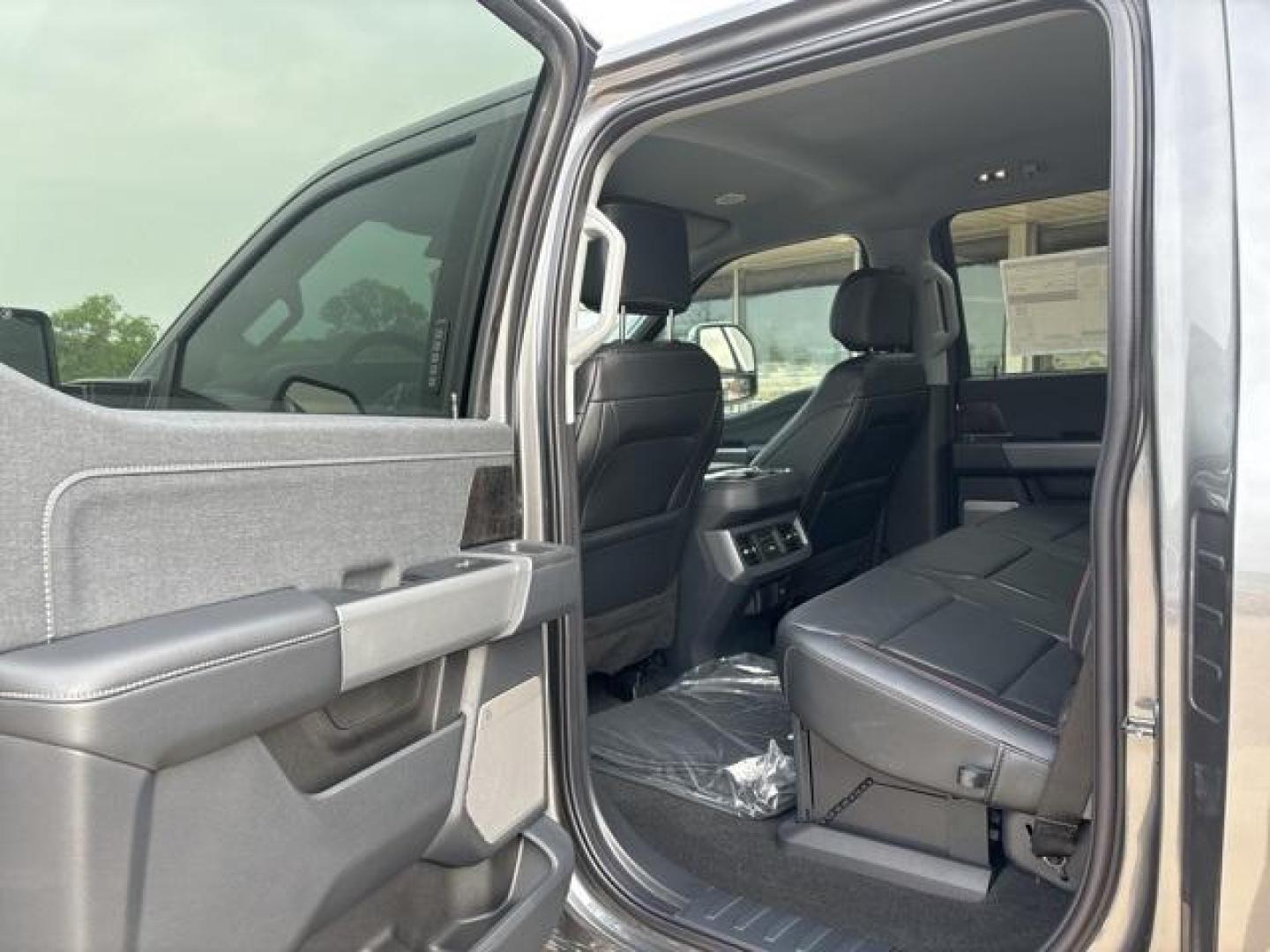 2024 Carbonized Gray Metallic /Black Onyx Ford F-250SD Lariat (1FT8W2BT3RE) with an Power Stroke 6.7L V8 DI 32V OHV Turbodiesel engine, Automatic transmission, located at 1105 E Mulberry, Kaufman, TX, 75142, (972) 962-2151, 32.589550, -96.300926 - Carbonized Gray Metallic 2024 Ford F-250SD 4D Crew Cab Lariat 4WD 10-Speed Automatic Power Stroke 6.7L V8 DI 32V OHV Turbodiesel 4WD.<br><br><br>Please call Paul Murrey Ford Inc. In Kaufman Texas A Family Dealership Since 1952 Serving the Dallas Fort Worth and East Texas areas for over 70 years. Ple - Photo#15