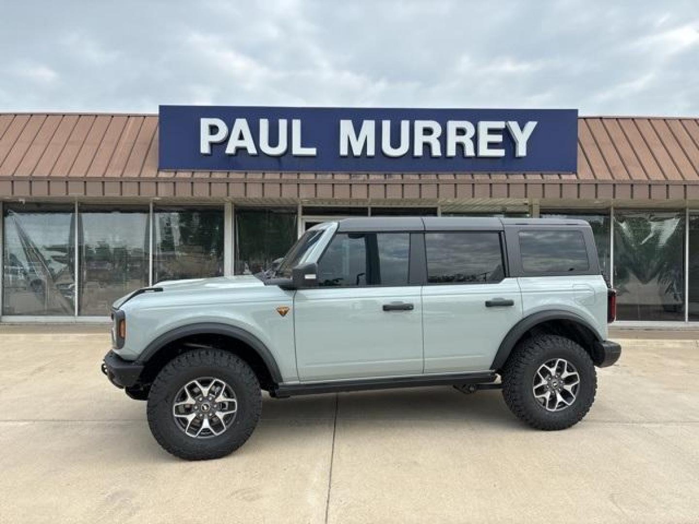 2024 Cactus Gray /Black Onyx Ford Bronco Badlands (1FMEE9BP9RL) with an 2.7L EcoBoost V6 engine, Automatic transmission, located at 1105 E Mulberry, Kaufman, TX, 75142, (972) 962-2151, 32.589550, -96.300926 - Cactus Gray 2024 Ford Bronco 4D Sport Utility Badlands 4WD 10-Speed Automatic 2.7L EcoBoost V6<br><br><br>Please call Paul Murrey Ford Inc. In Kaufman Texas A Family Dealership Since 1952 Serving the Dallas Fort Worth and East Texas areas for over 70 years. Please call 972-962-2151 www.murreyford.co - Photo#0