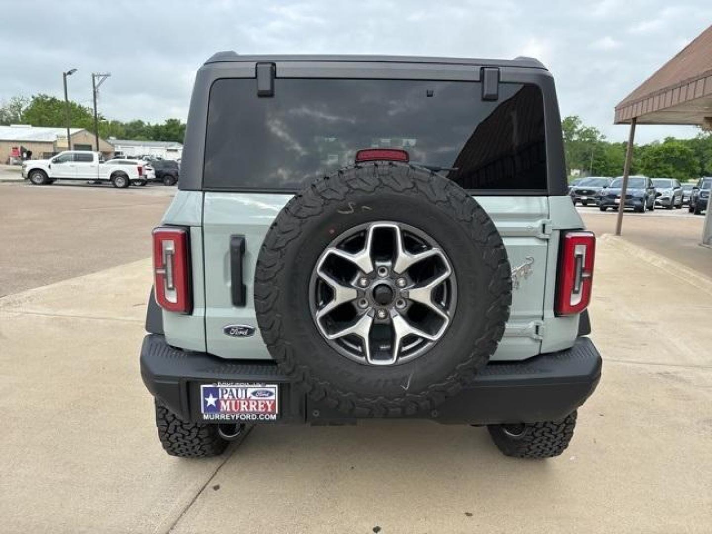 2024 Cactus Gray /Black Onyx Ford Bronco Badlands (1FMEE9BP9RL) with an 2.7L EcoBoost V6 engine, Automatic transmission, located at 1105 E Mulberry, Kaufman, TX, 75142, (972) 962-2151, 32.589550, -96.300926 - Cactus Gray 2024 Ford Bronco 4D Sport Utility Badlands 4WD 10-Speed Automatic 2.7L EcoBoost V6<br><br><br>Please call Paul Murrey Ford Inc. In Kaufman Texas A Family Dealership Since 1952 Serving the Dallas Fort Worth and East Texas areas for over 70 years. Please call 972-962-2151 www.murreyford.co - Photo#5