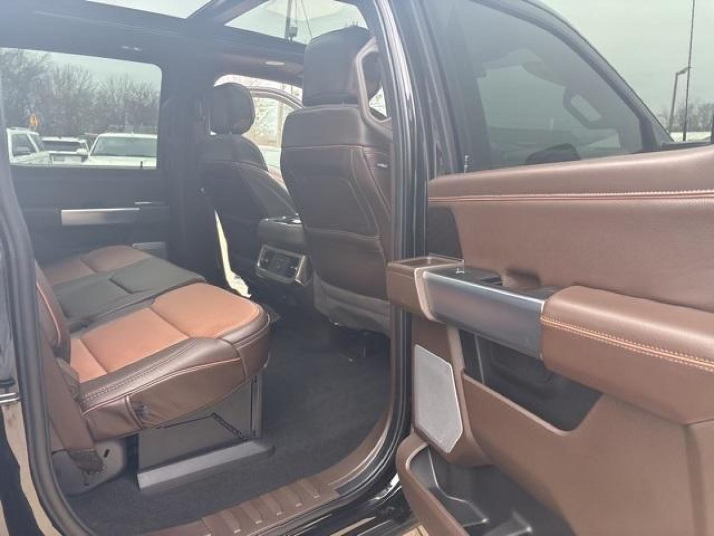 2024 Bronze Metallic /Java Ford F-250SD King Ranch (1FT8W2BT5RE) with an Power Stroke 6.7L V8 DI 32V OHV Turbodiesel engine, Automatic transmission, located at 1105 E Mulberry, Kaufman, TX, 75142, (972) 962-2151, 32.589550, -96.300926 - Black 2024 Ford F-250SD 4D Crew Cab King Ranch 4WD 10-Speed Automatic Power Stroke 6.7L V8 DI 32V OHV Turbodiesel 4WD.<br><br><br>Recent Arrival!<br><br><br>Please call Paul Murrey Ford Inc. In Kaufman Texas A Family Dealership Since 1952 Serving the Dallas Fort Worth and East Texas areas for over 7 - Photo#17